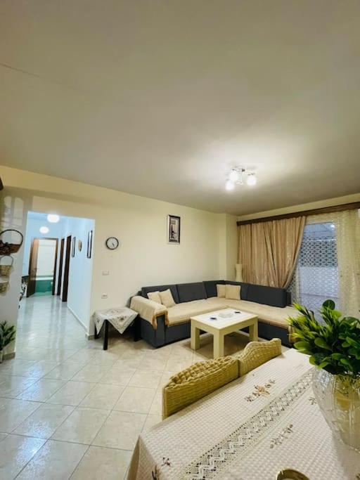 Aleksander’s New and spacious Apartment in Saranda