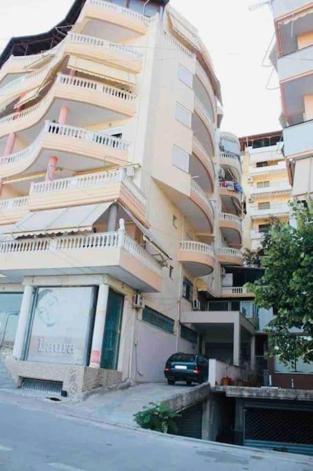 Aleksander’s New and spacious Apartment in Saranda