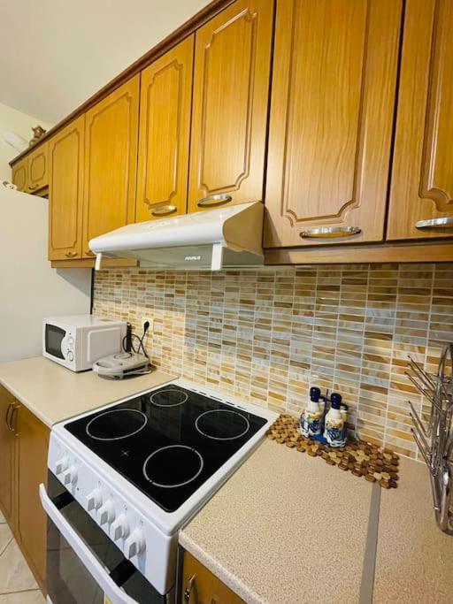 Aleksander’s New and spacious Apartment in Saranda