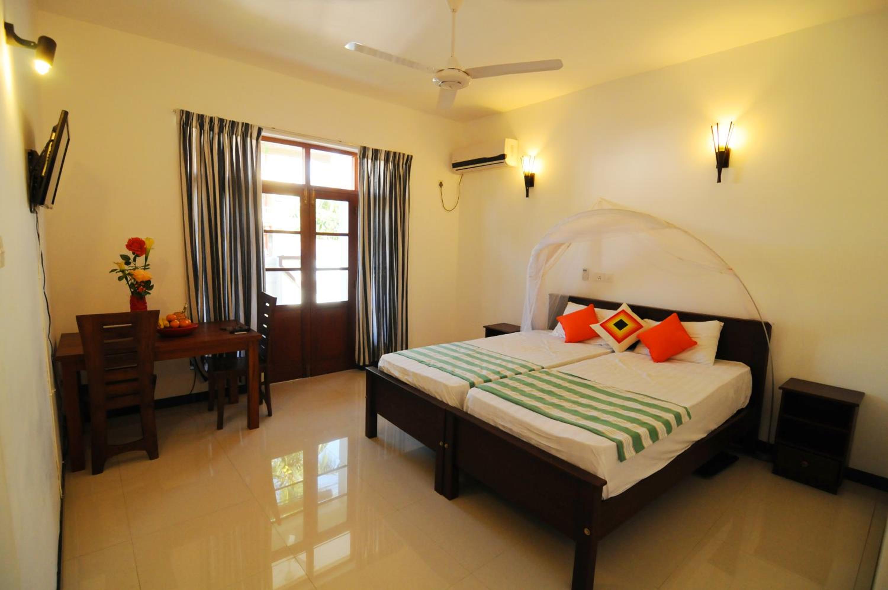Park Lane Apartments view 2