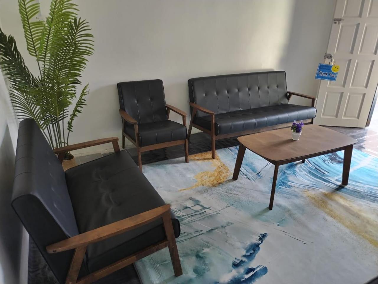 Homestay Embah Ros & Embah Lek view 2
