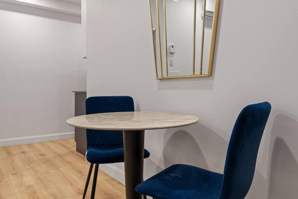 Initial / Art-déco / Quebec