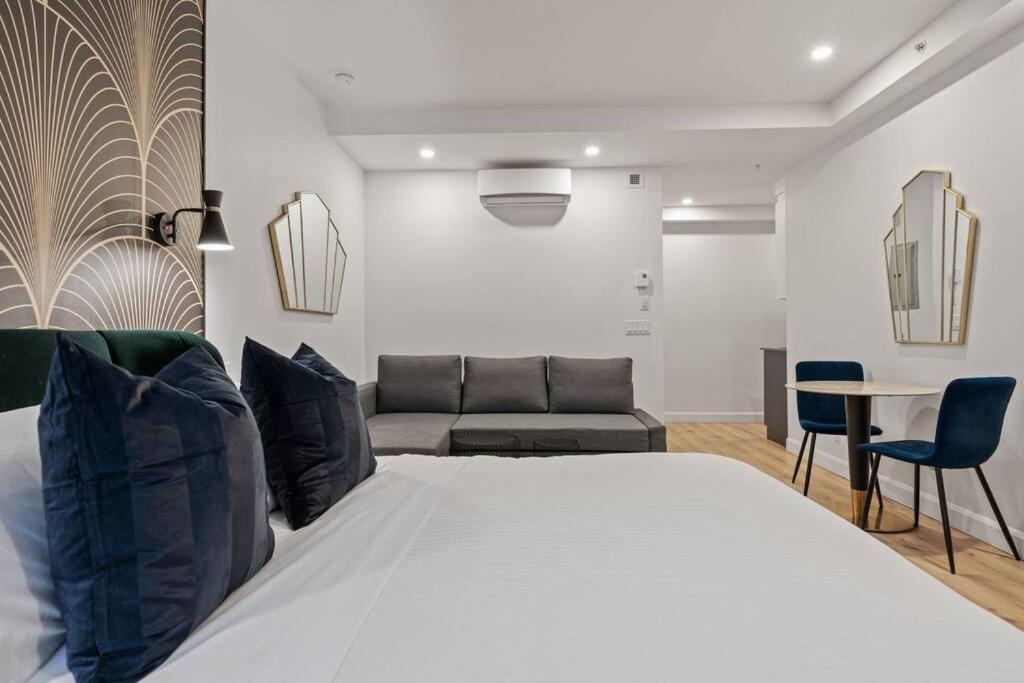 Initial / Art-déco / Quebec