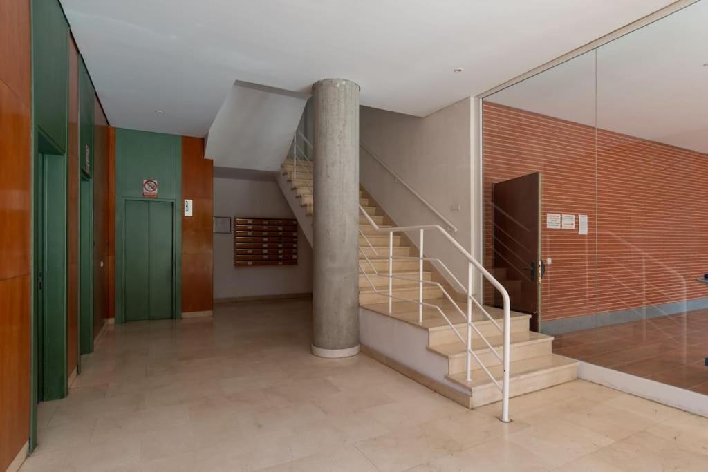 Vivienda con zona de trabajo, piscina y parking view 4