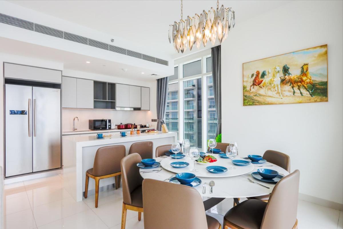 Livbnb Suites - 3 Bedroom with Private Beach Marina Skyline View