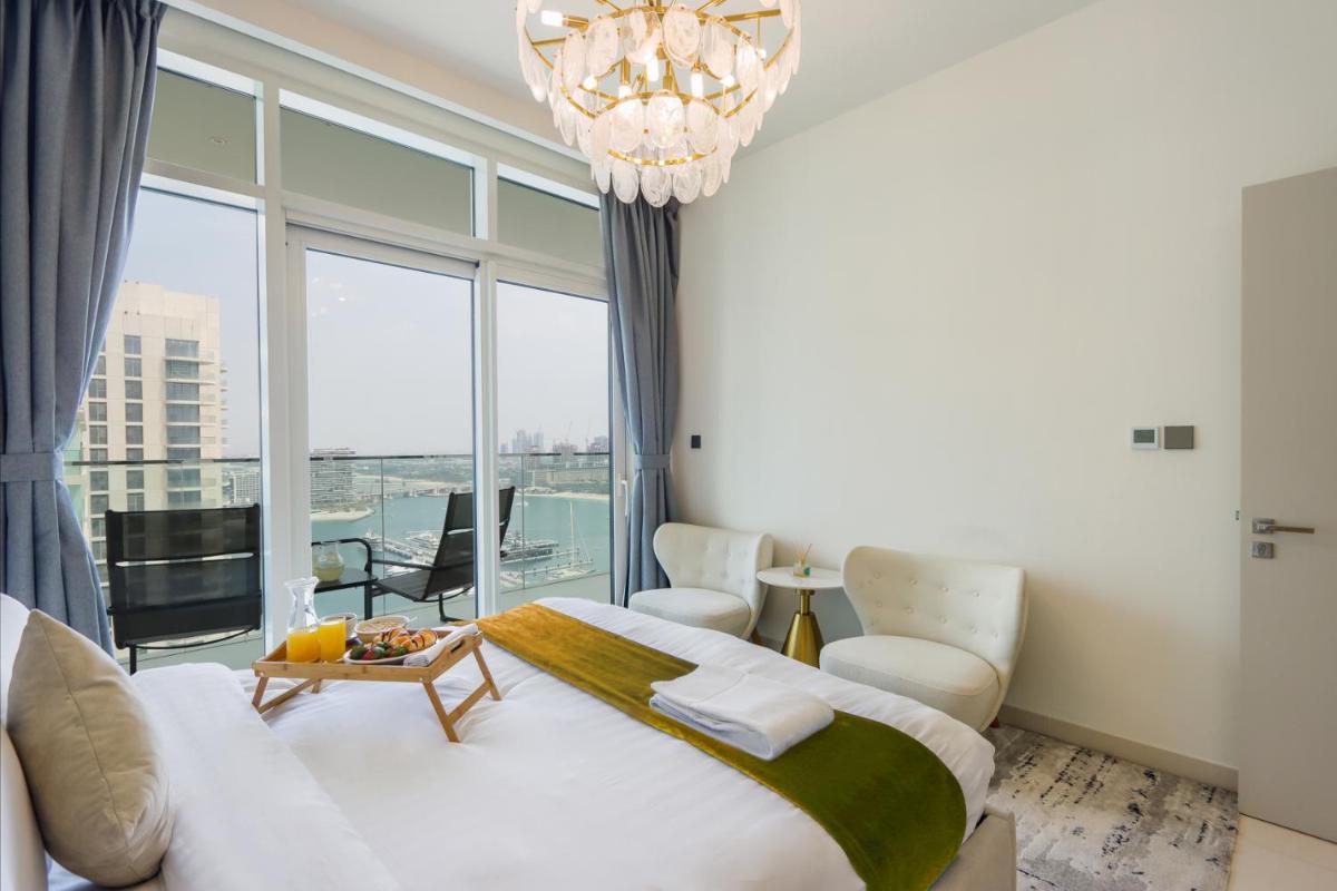 Livbnb Suites - 3 Bedroom with Private Beach Marina Skyline View
