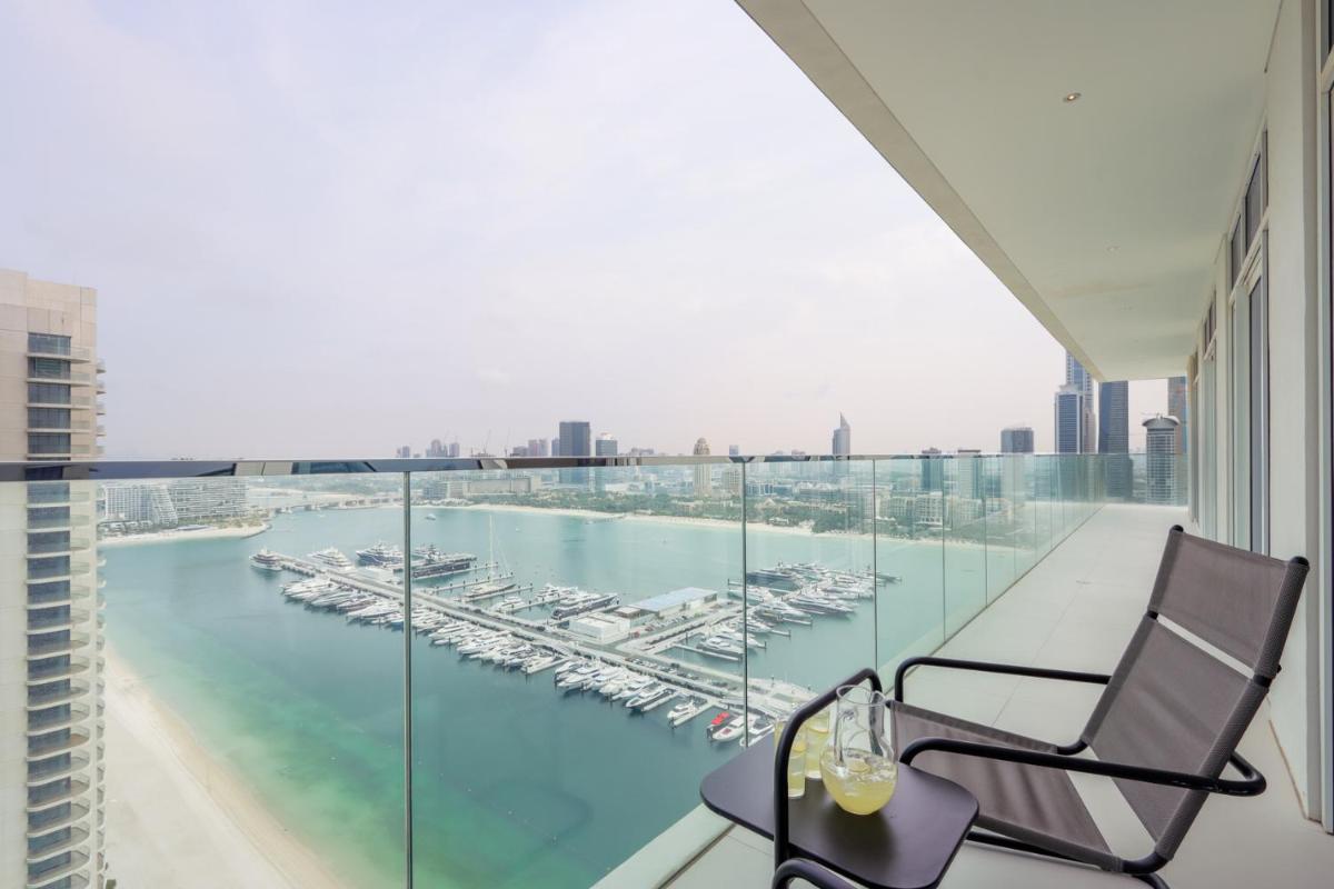 Livbnb Suites - 3 Bedroom with Private Beach Marina Skyline View