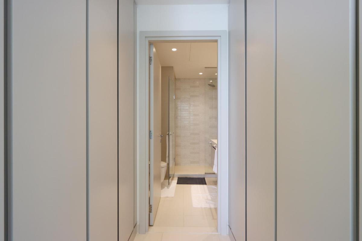 Livbnb Suites - 3 Bedroom with Private Beach Marina Skyline View