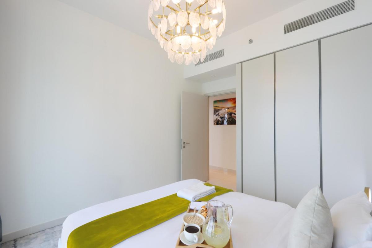 Livbnb Suites - 3 Bedroom with Private Beach Marina Skyline View