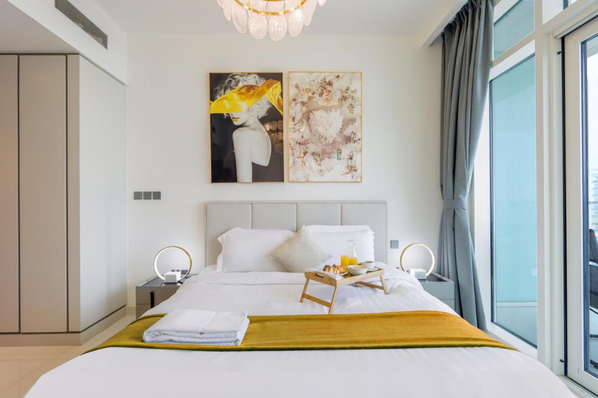 Livbnb Suites - 3 Bedroom with Private Beach Marina Skyline View