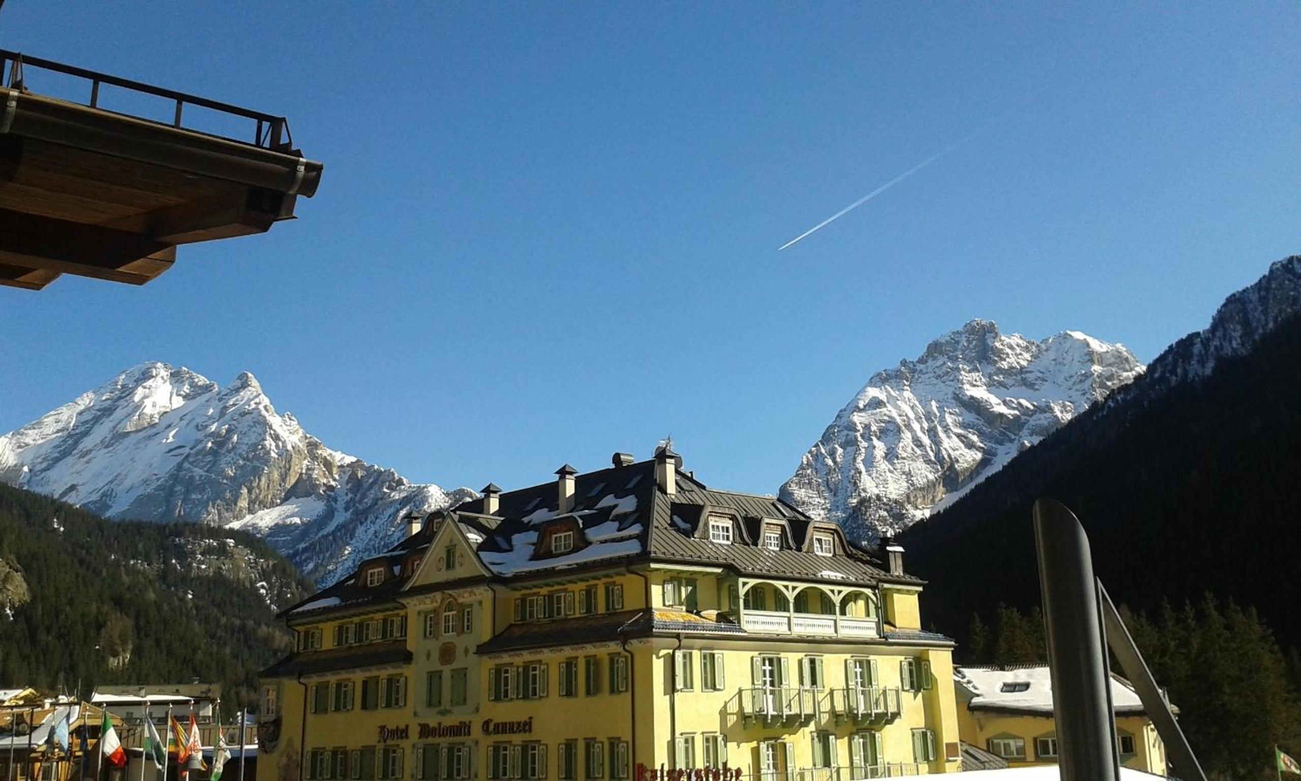 Hotel Azalea - Image 1