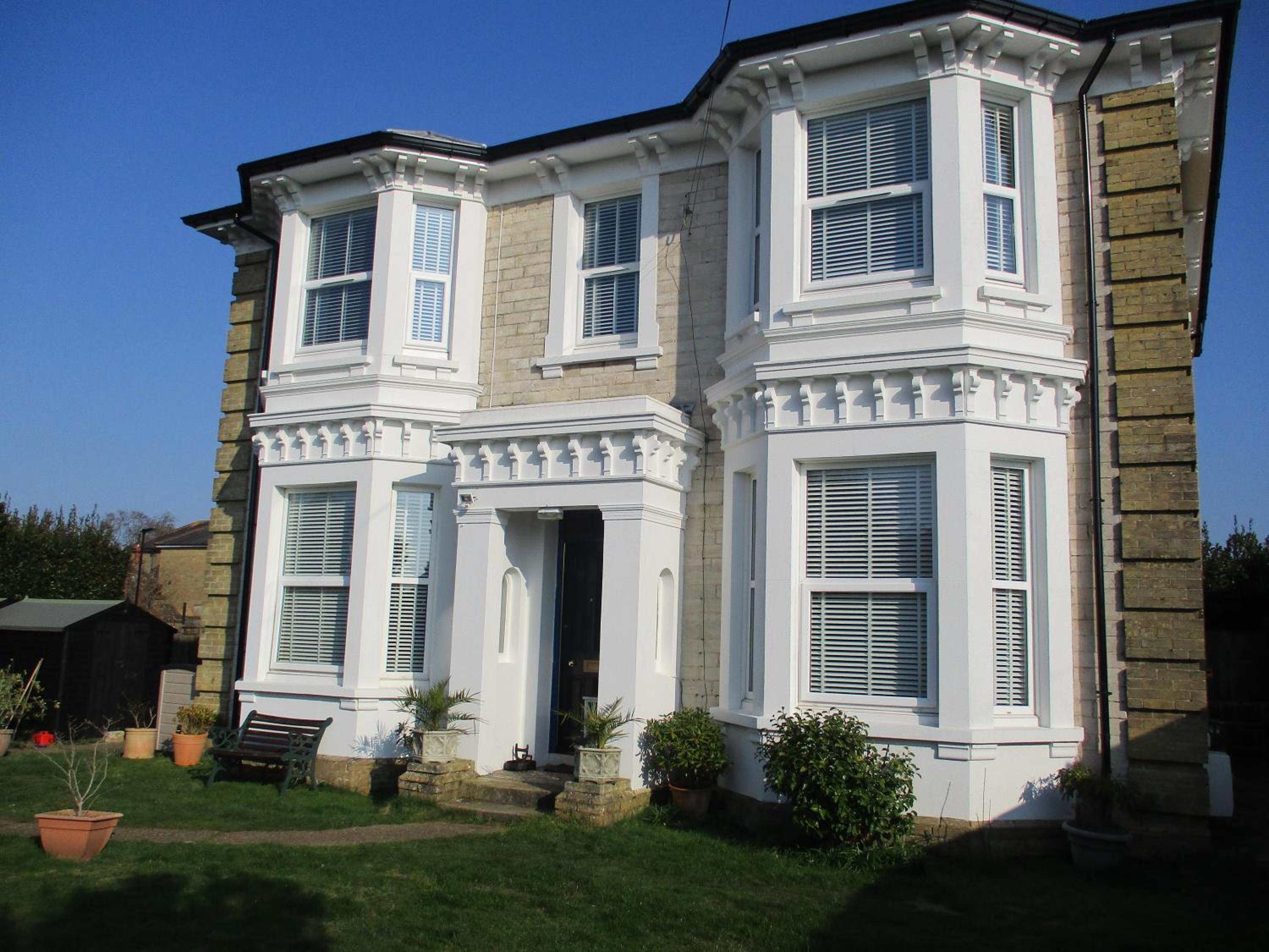 Lovely spacious apartment - sleeps 5 view 2