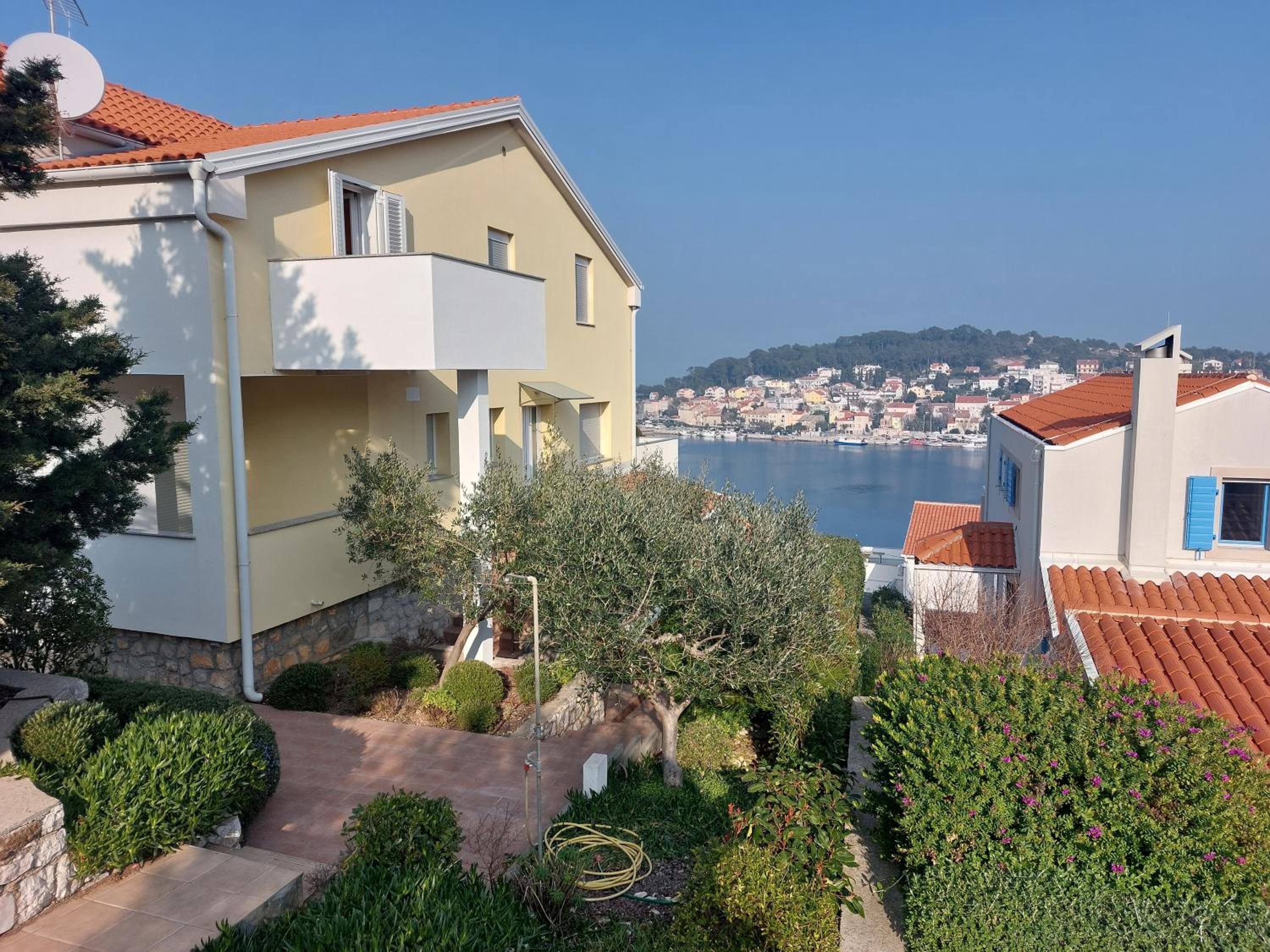 Apartments Joni Čikat