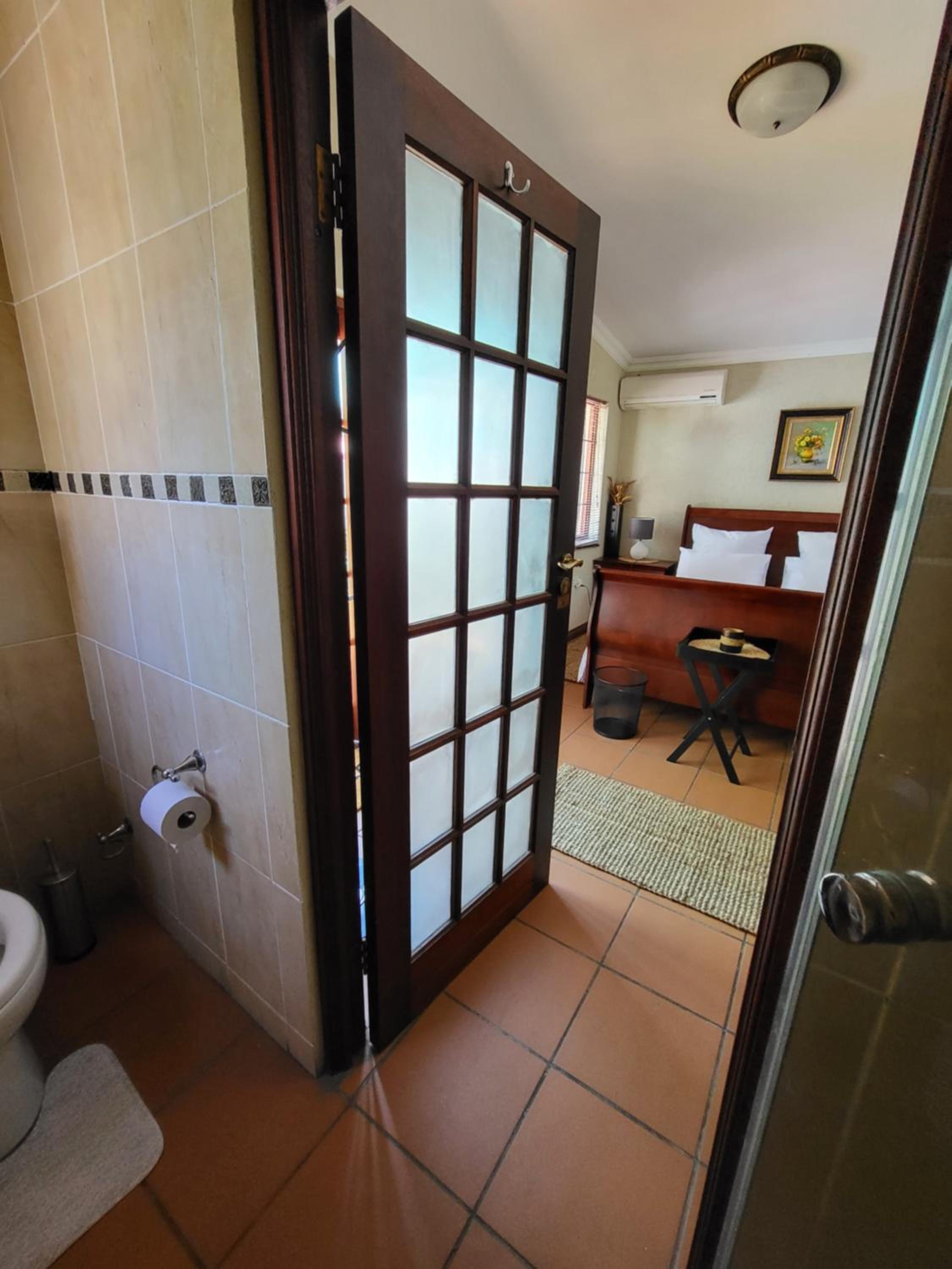Guesthouse Private Room with Garden and Pool