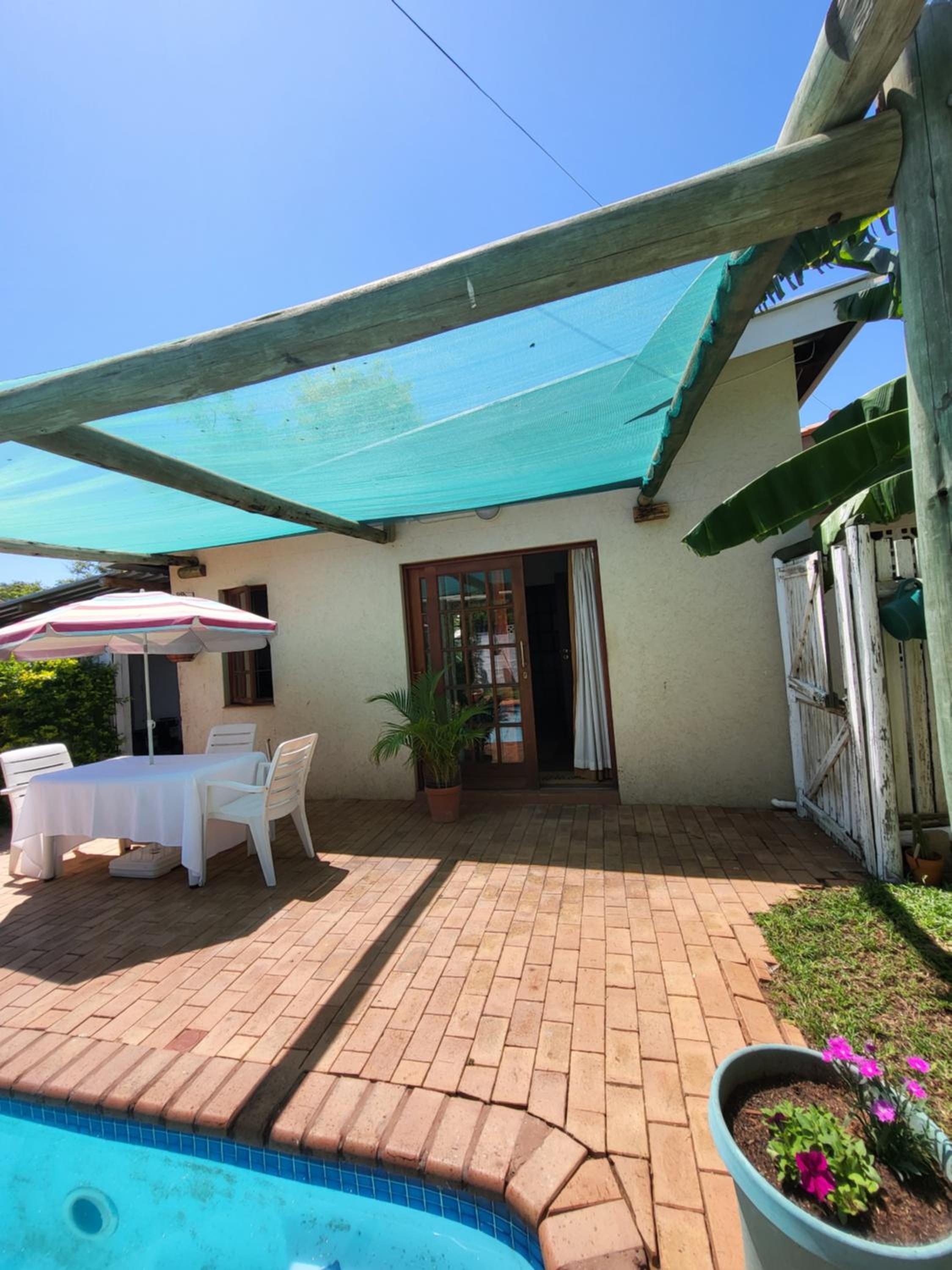 Guesthouse Private Room with Garden and Pool