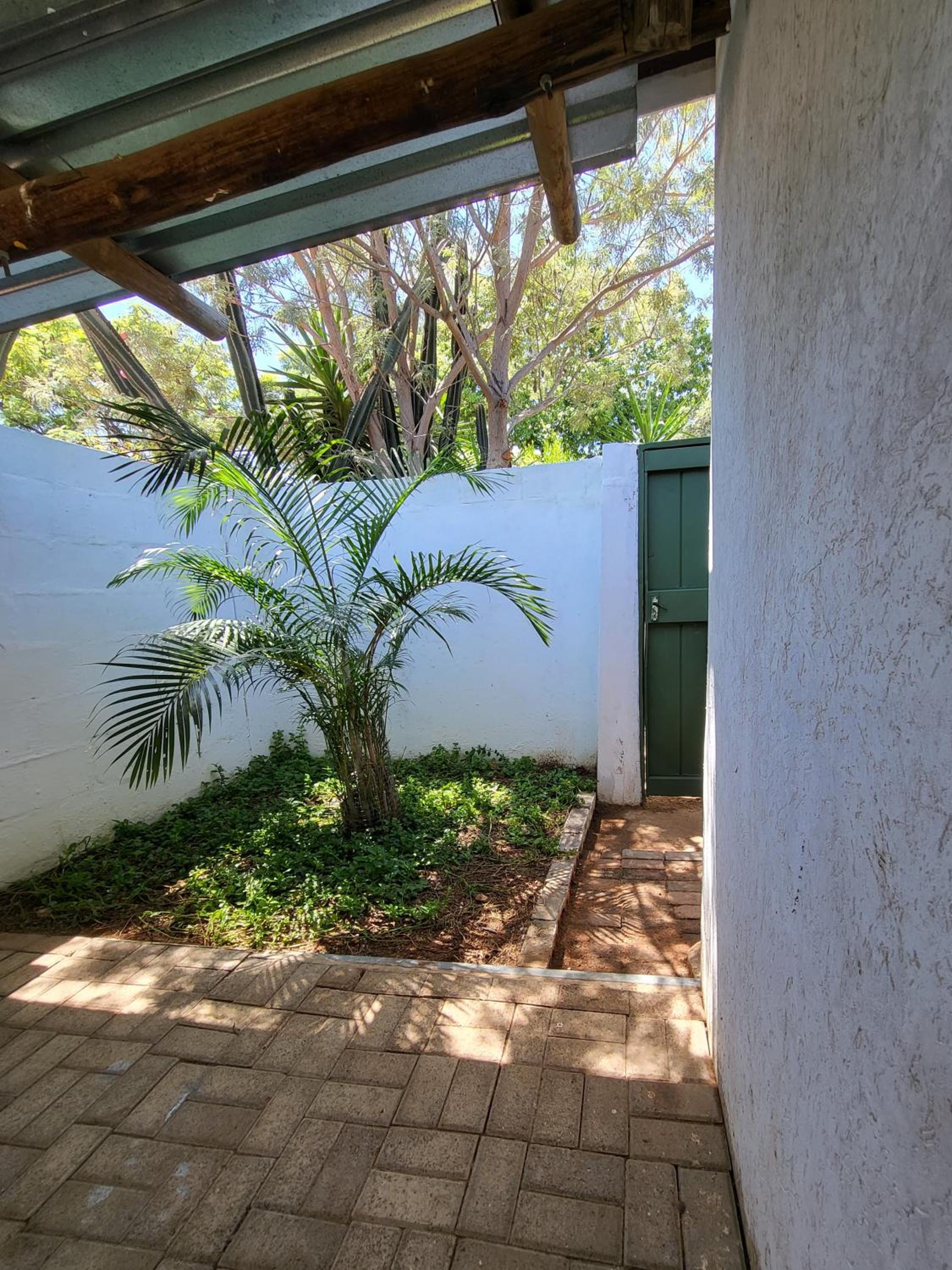 Guesthouse Private Room with Garden and Pool