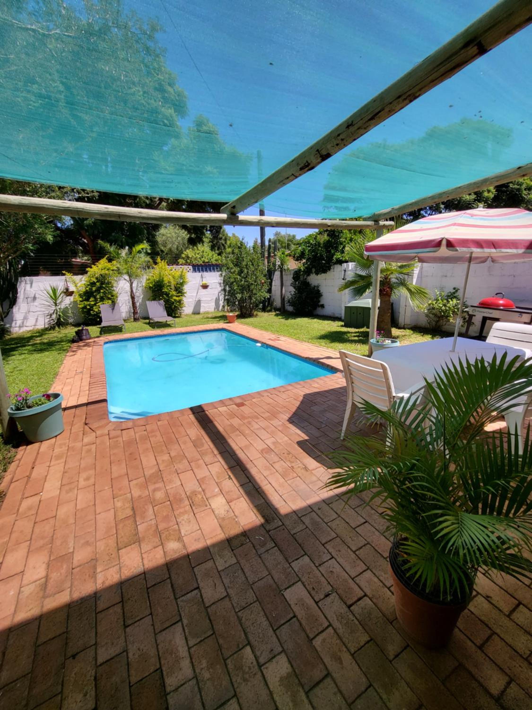 Guesthouse Private Room with Garden and Pool