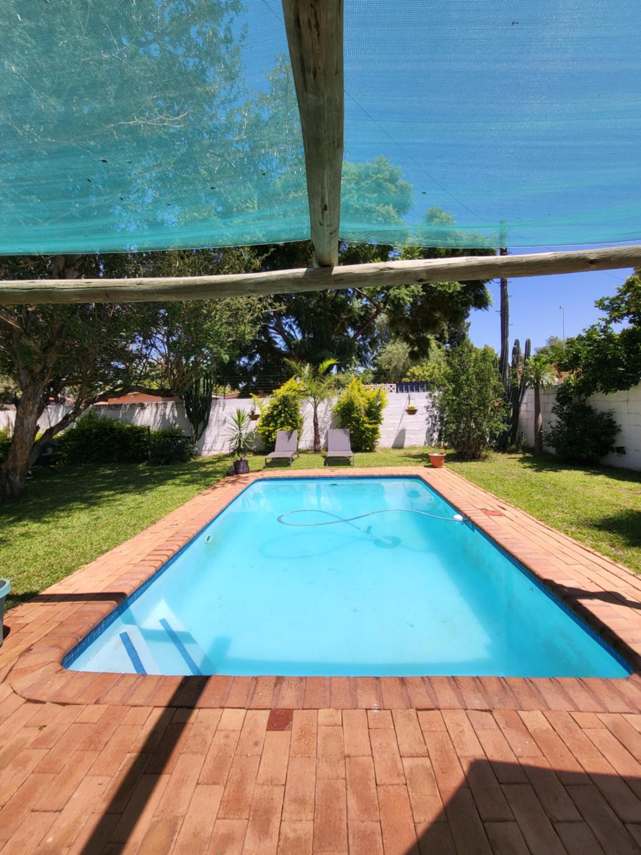 Guesthouse Private Room with Garden and Pool