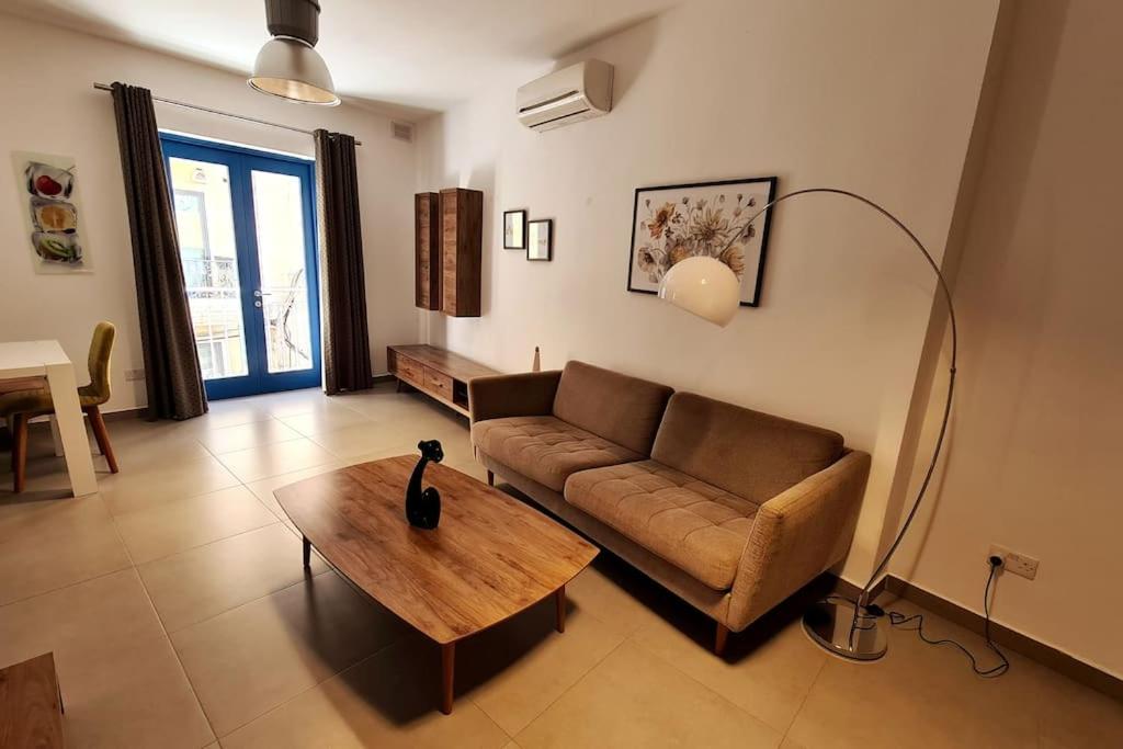 Cozy inside.City & beach outside view 4