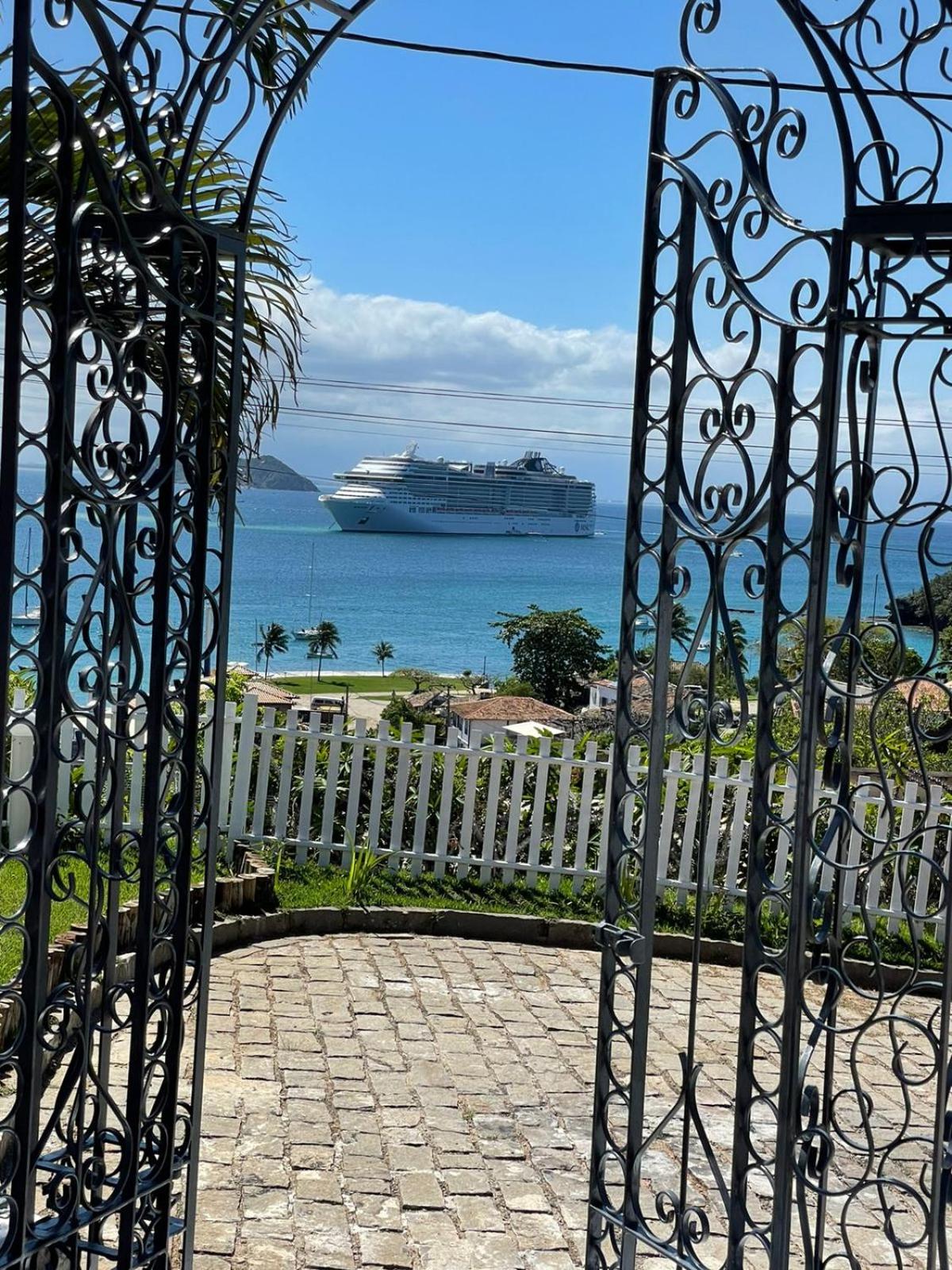 CASA EM JOÃO FERNANDES COM MAGNÍFICA VISTA AL MAR.