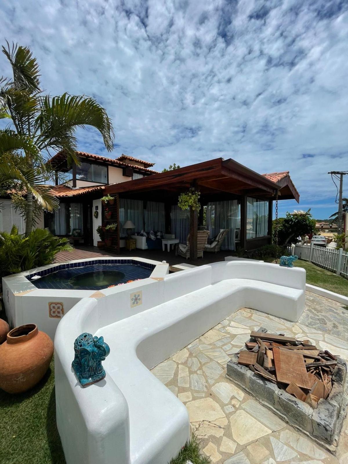 CASA EM JOÃO FERNANDES COM MAGNÍFICA VISTA AL MAR.