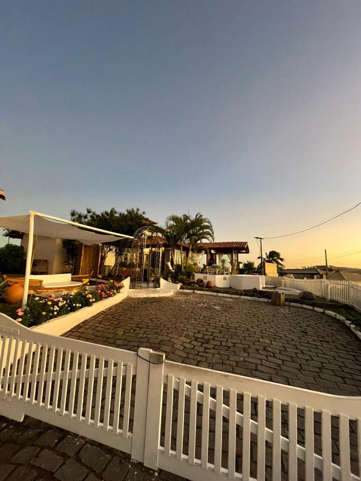 CASA EM JOÃO FERNANDES COM MAGNÍFICA VISTA AL MAR.