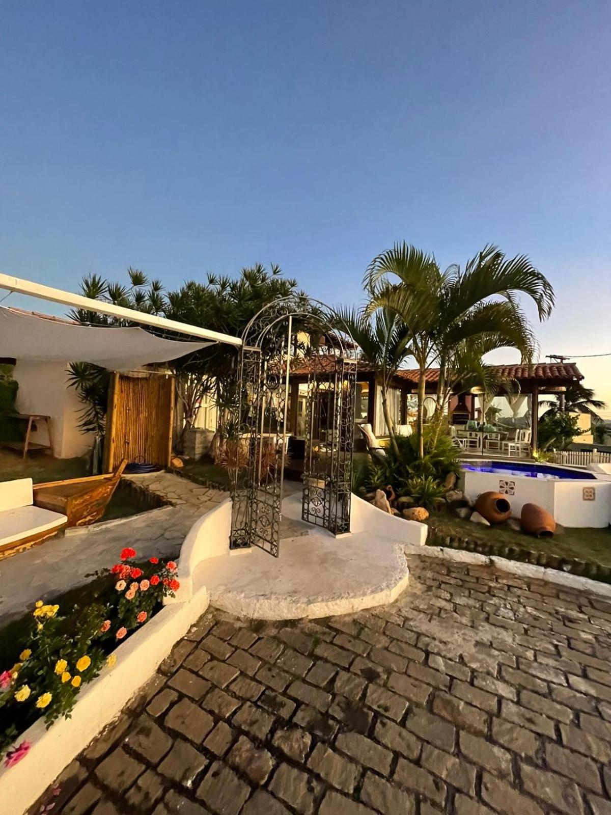 CASA EM JOÃO FERNANDES COM MAGNÍFICA VISTA AL MAR.