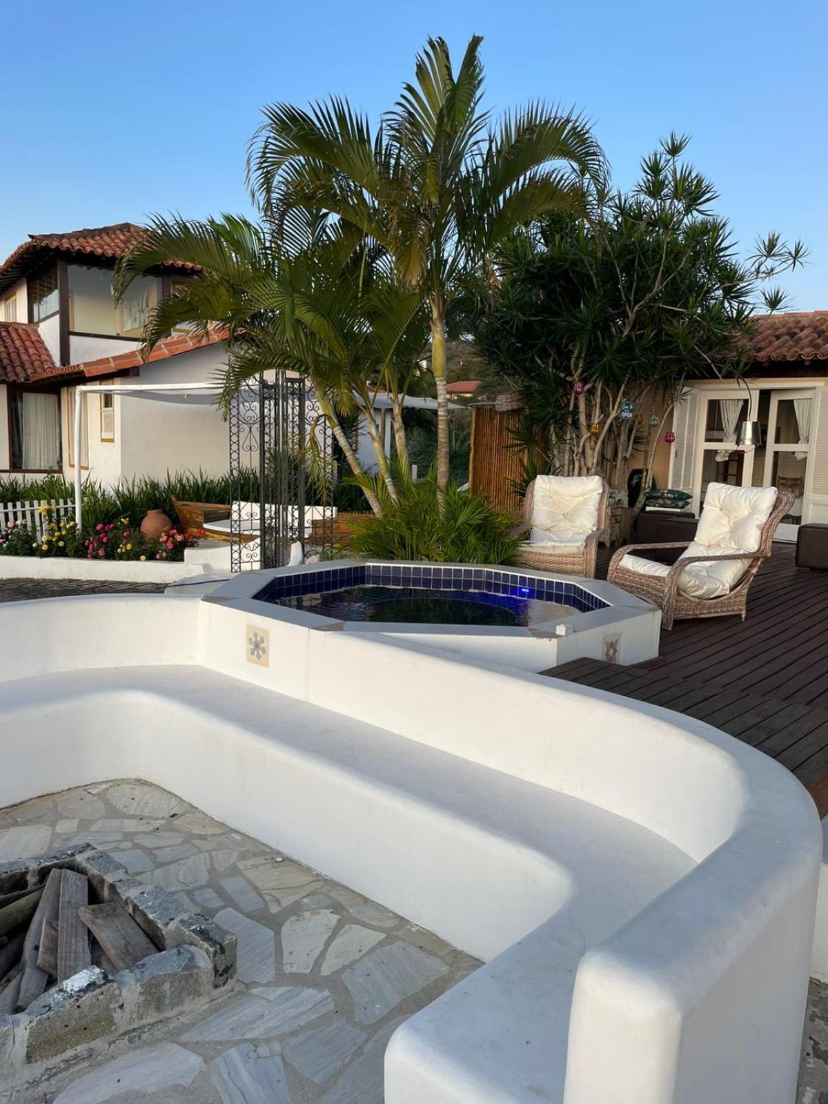CASA EM JOÃO FERNANDES COM MAGNÍFICA VISTA AL MAR.