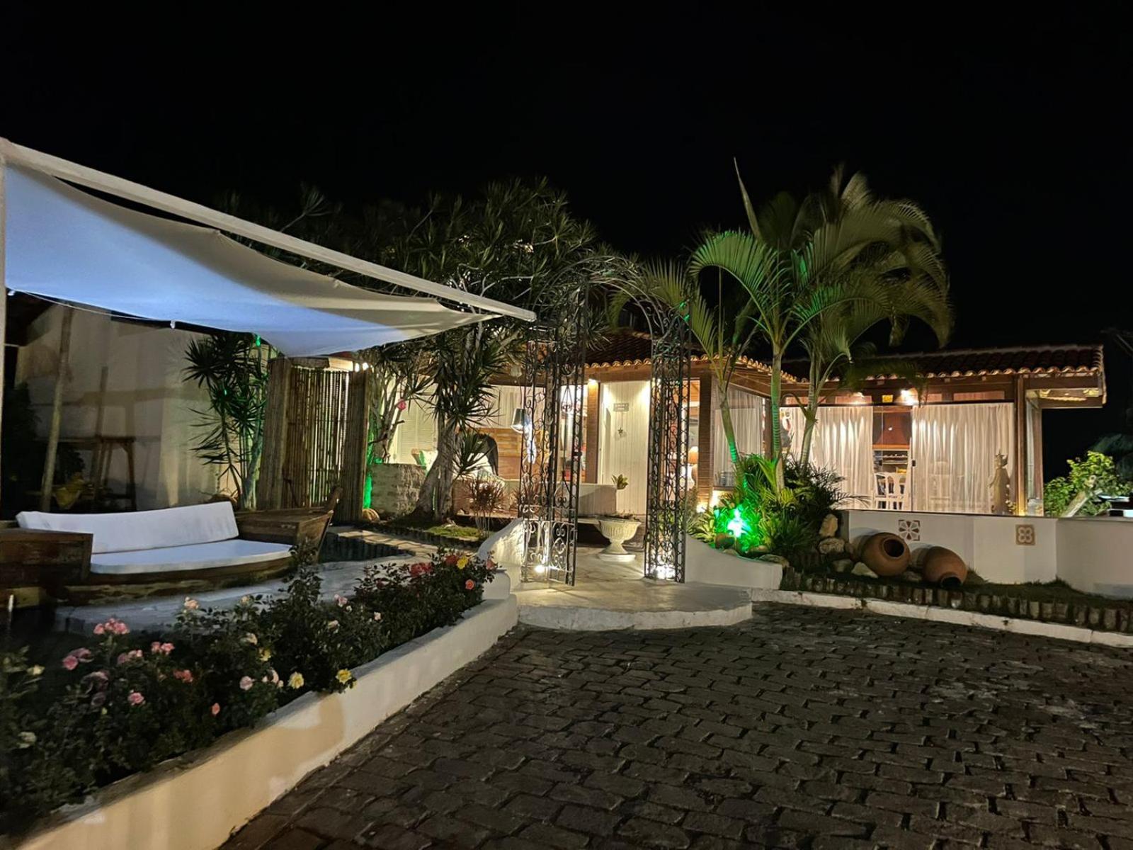 CASA EM JOÃO FERNANDES COM MAGNÍFICA VISTA AL MAR.