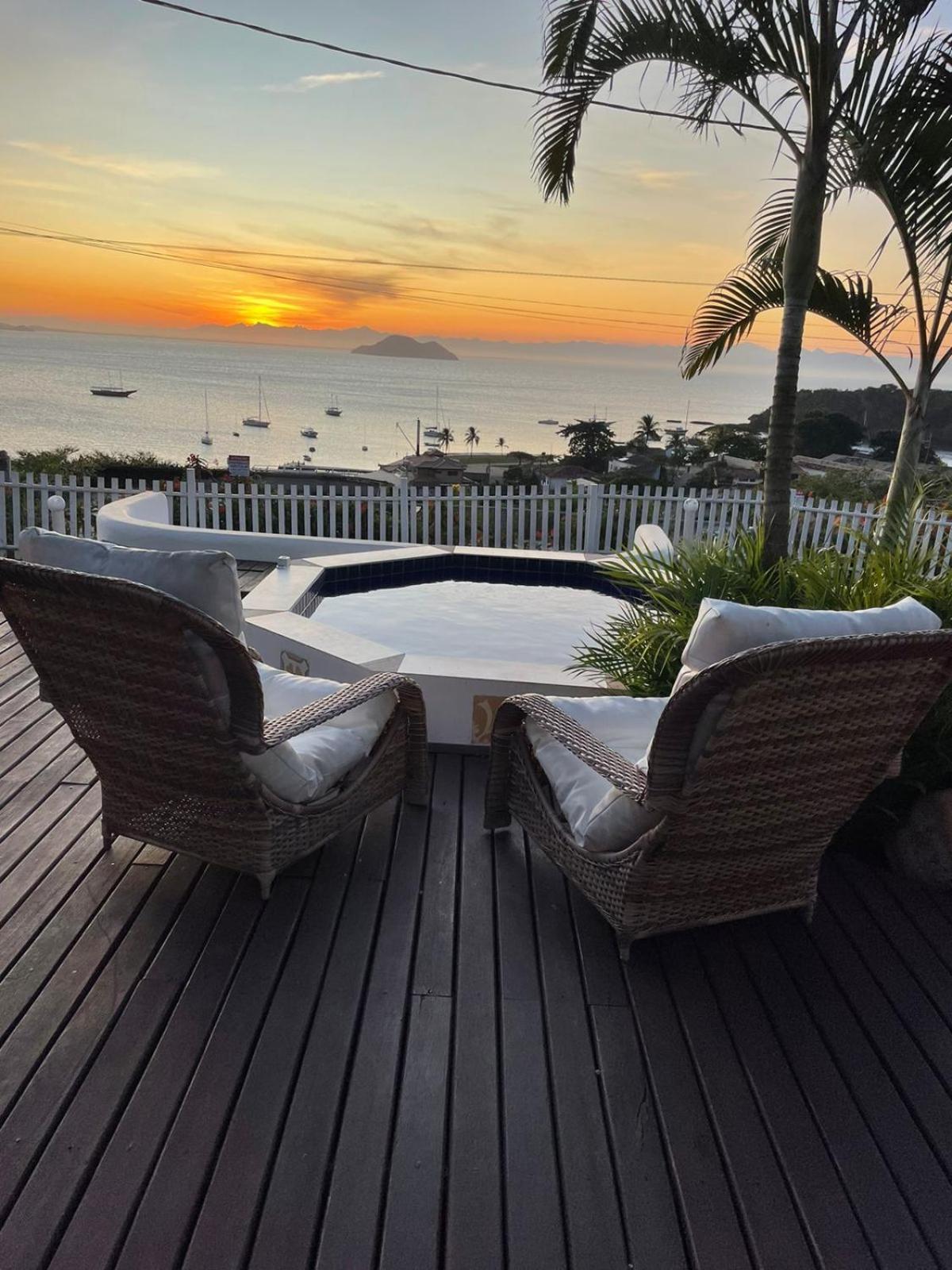 CASA EM JOÃO FERNANDES COM MAGNÍFICA VISTA AL MAR.