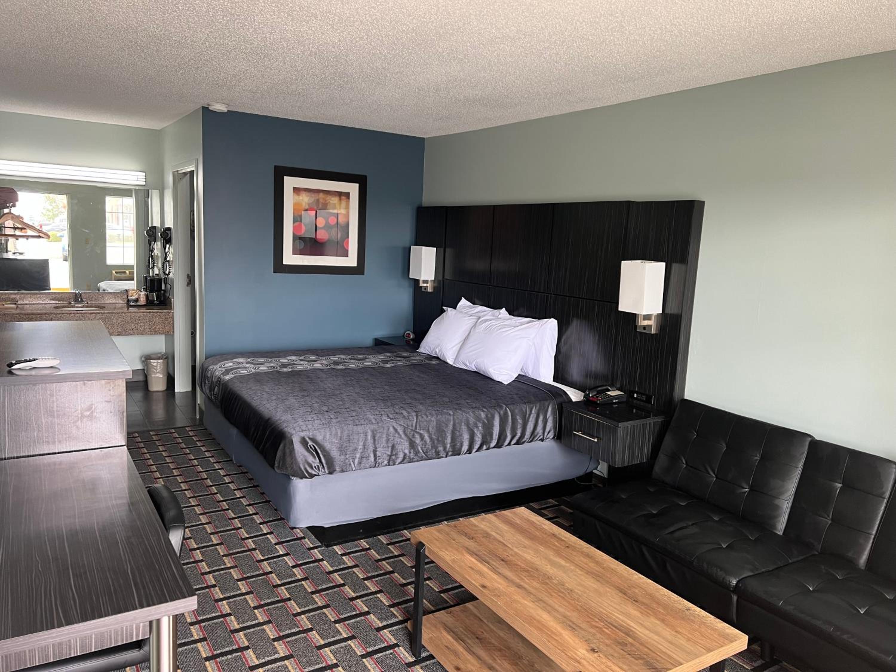 Thomasville Vacations - Executive Inn - Property Image 1