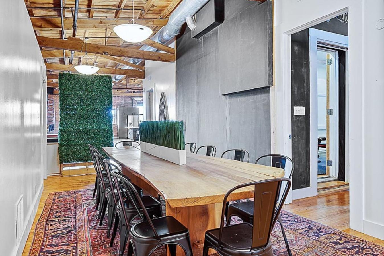 Hotel 4000 Sqft Loft - Gym Tv Wall Pool Table And Ping Pong