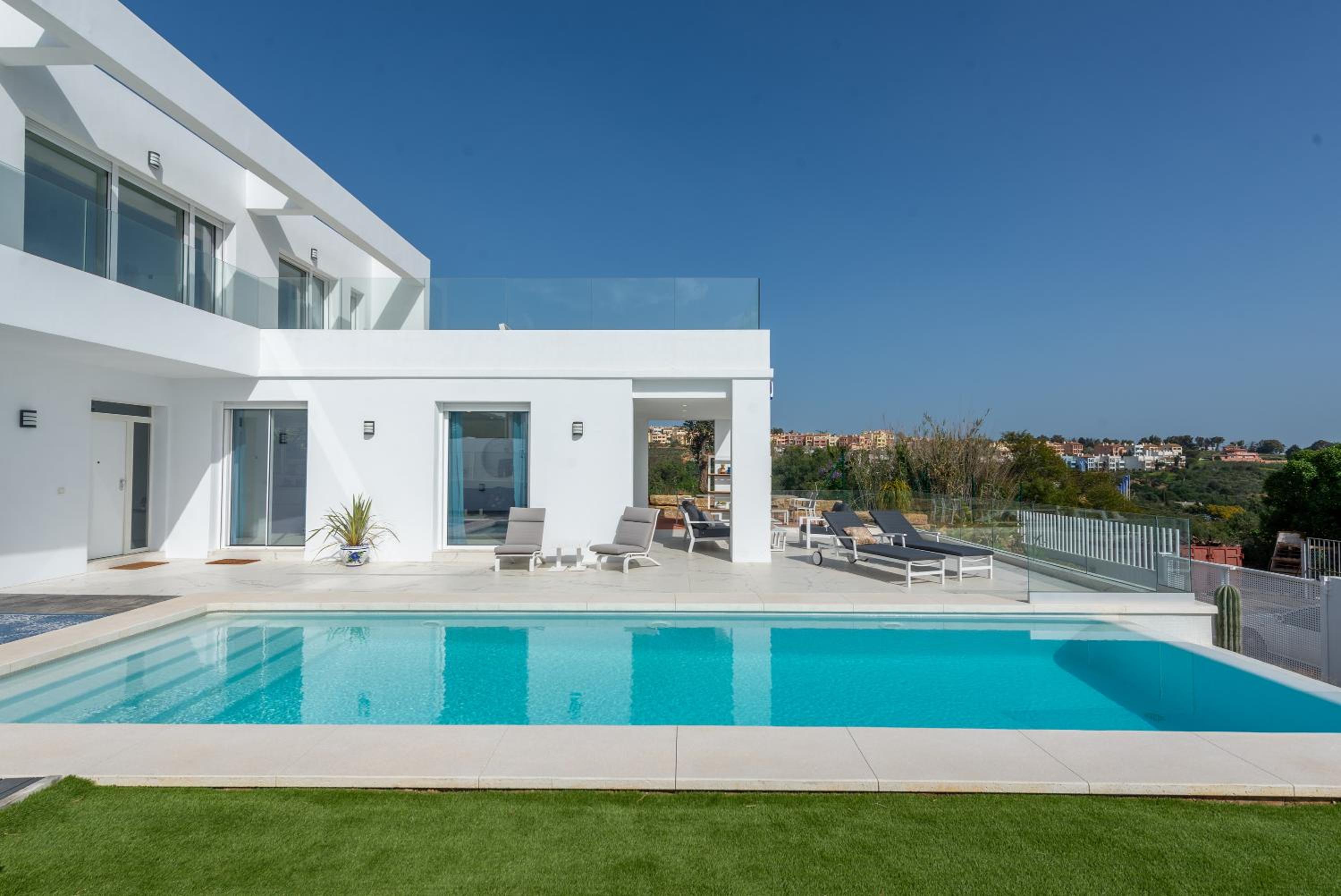 luxurious villa MOGA overlooking the sea and Gibraltar