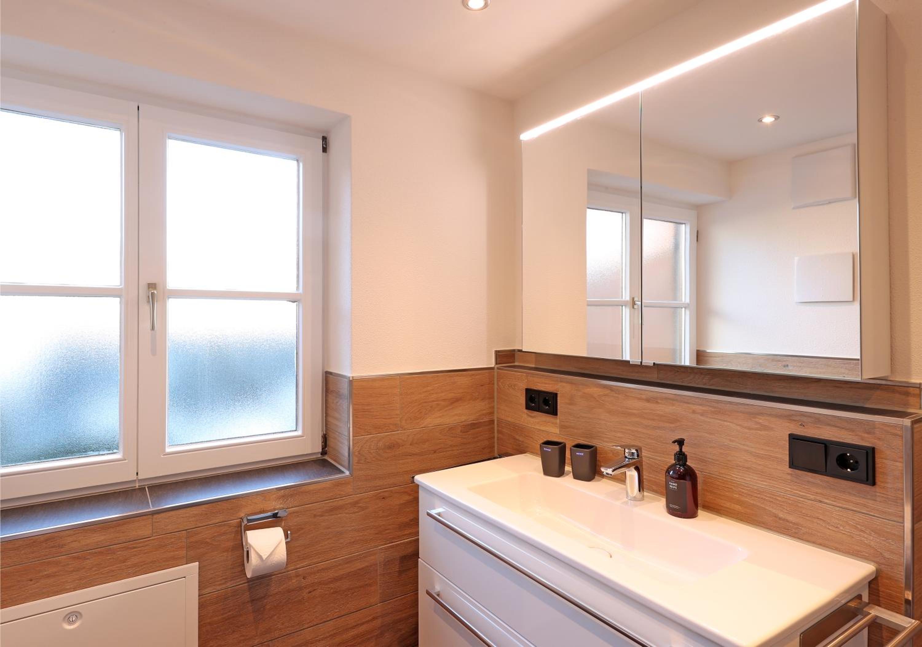 Ruhige Chalet-Style Suite am Kurpark neben der Therme