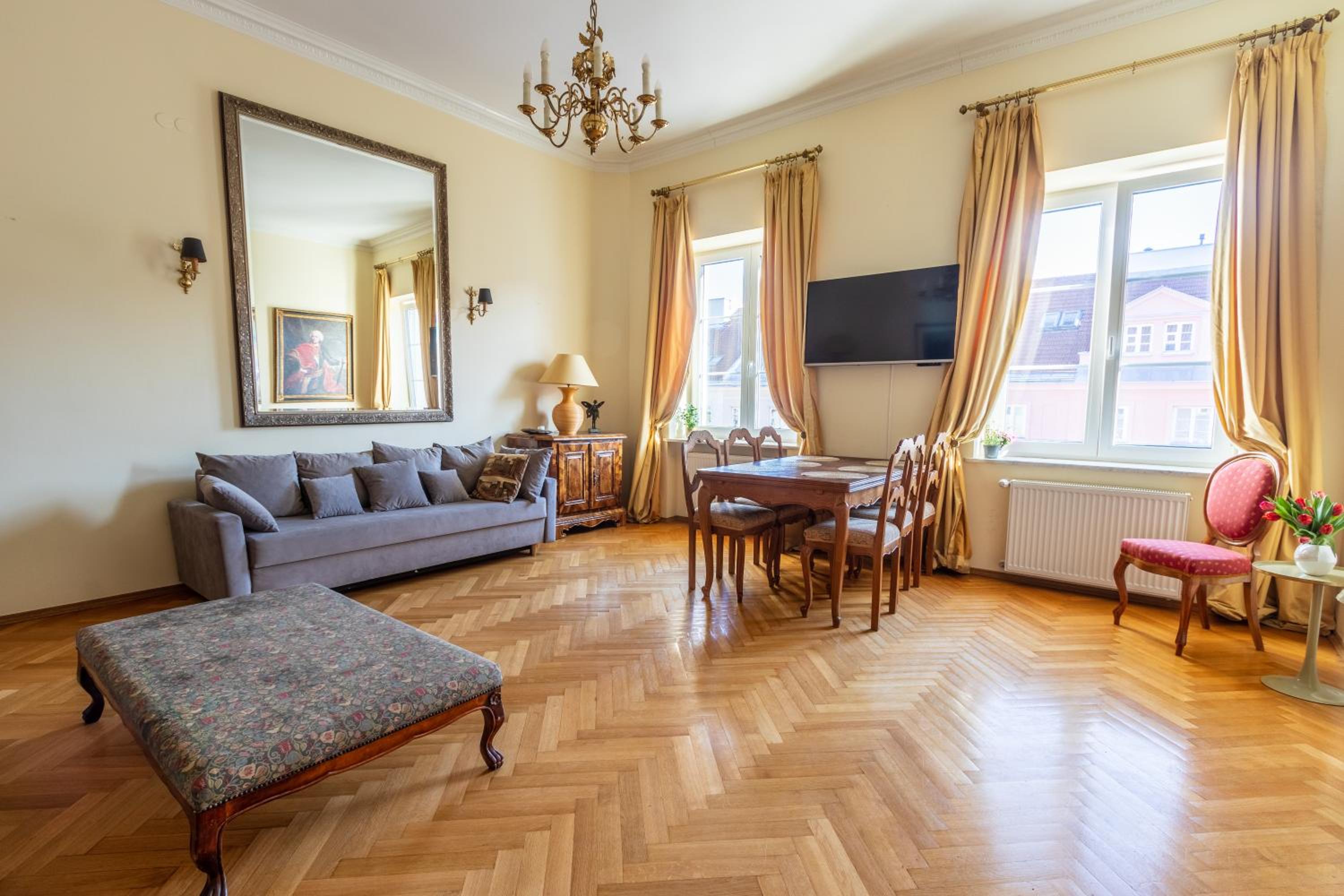 Apartament luster i obrazów view 4