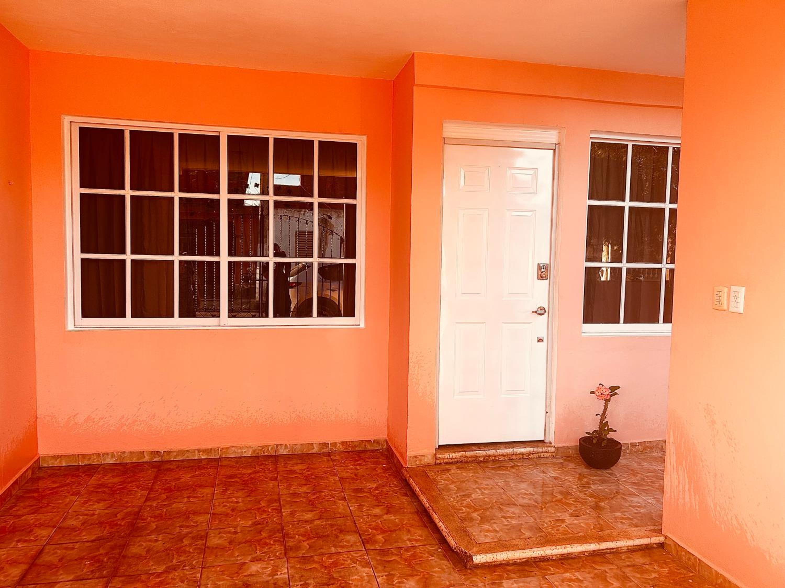 Cómoda, bonita y bien ubicada casa view 2