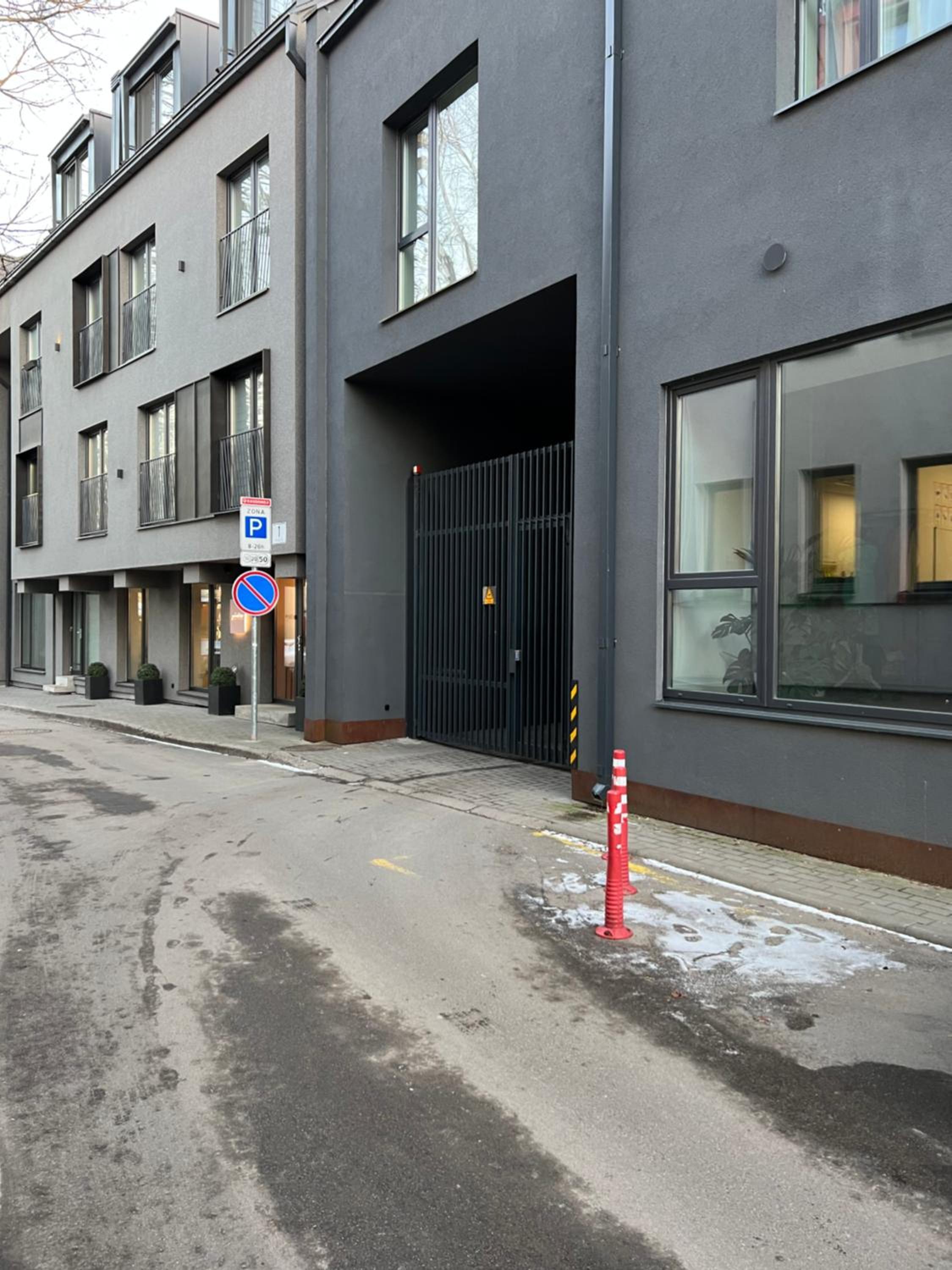 LOFT 1 BD Castle Apartament with free parking view 2