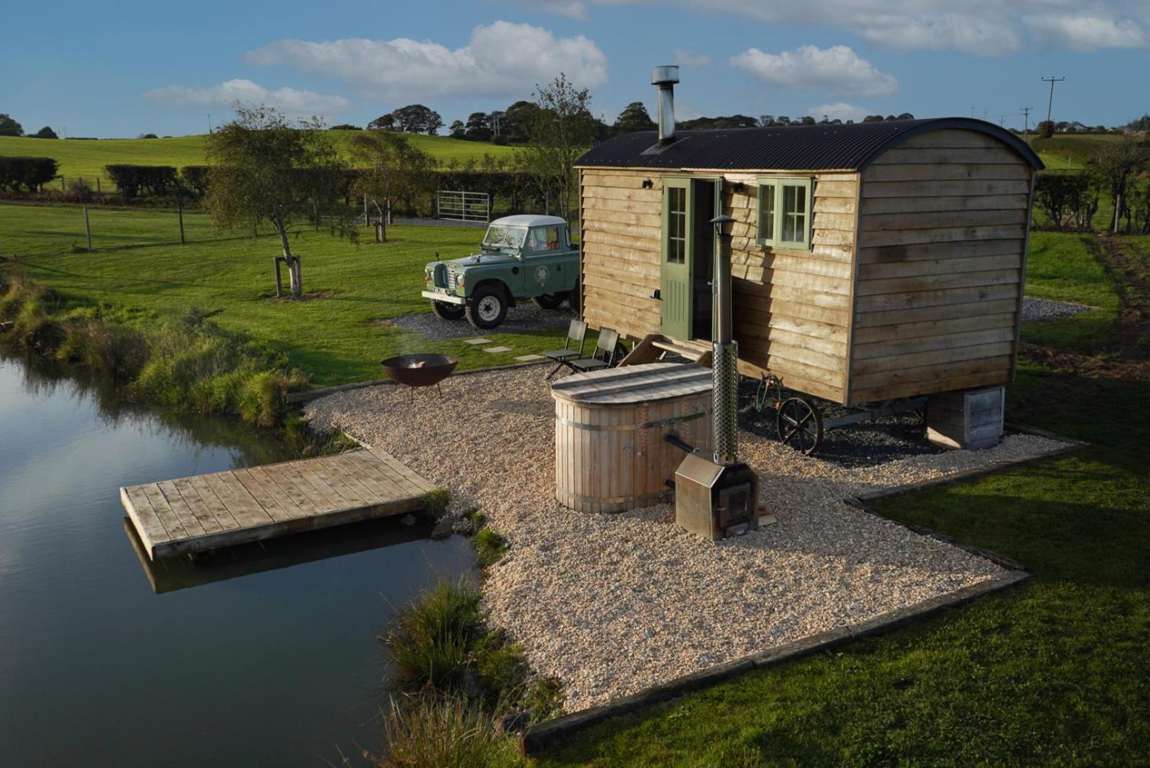 Hotel Four Acres Farm Shepherds Huts