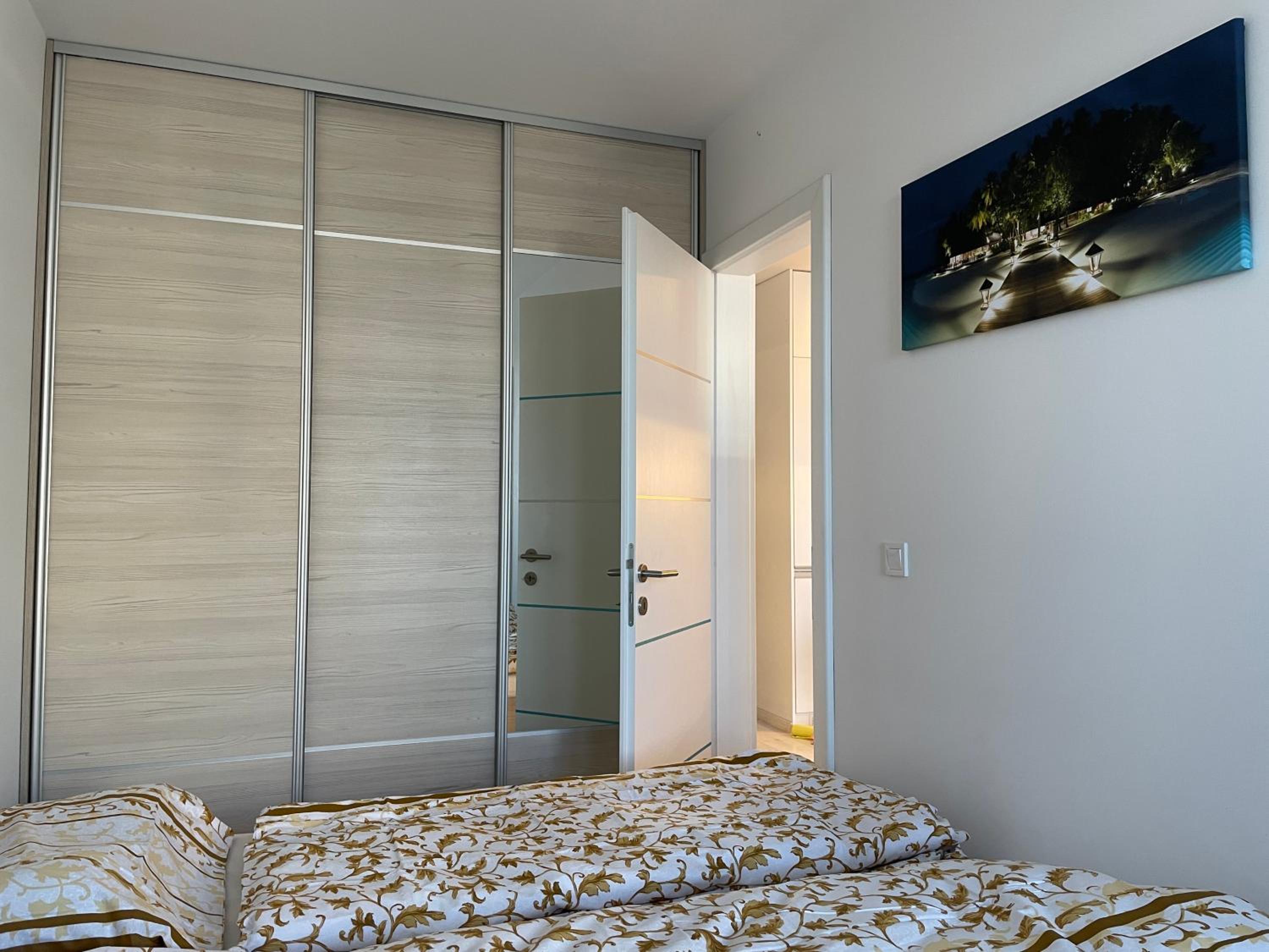 Designer Apt near Old Town with AC, Private Parking, Loggia view 5