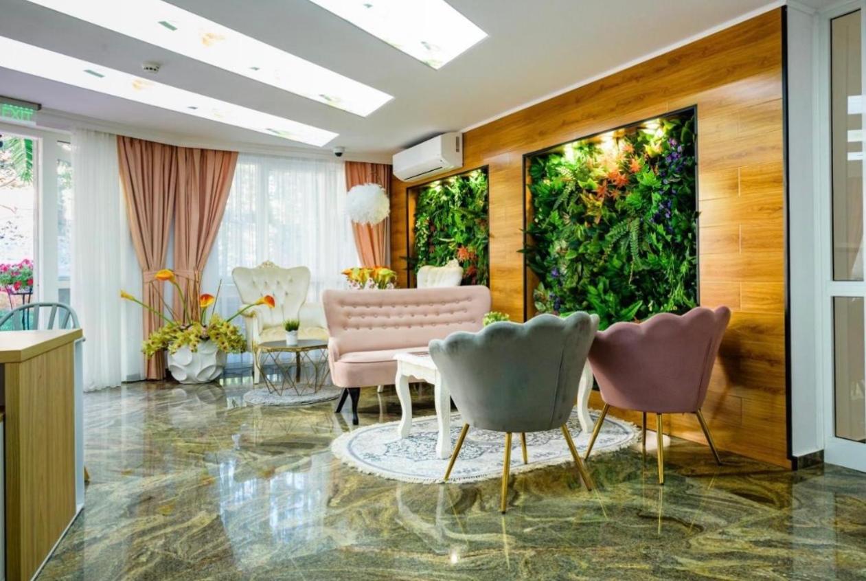 Sunny studio in Sweet Home Complex