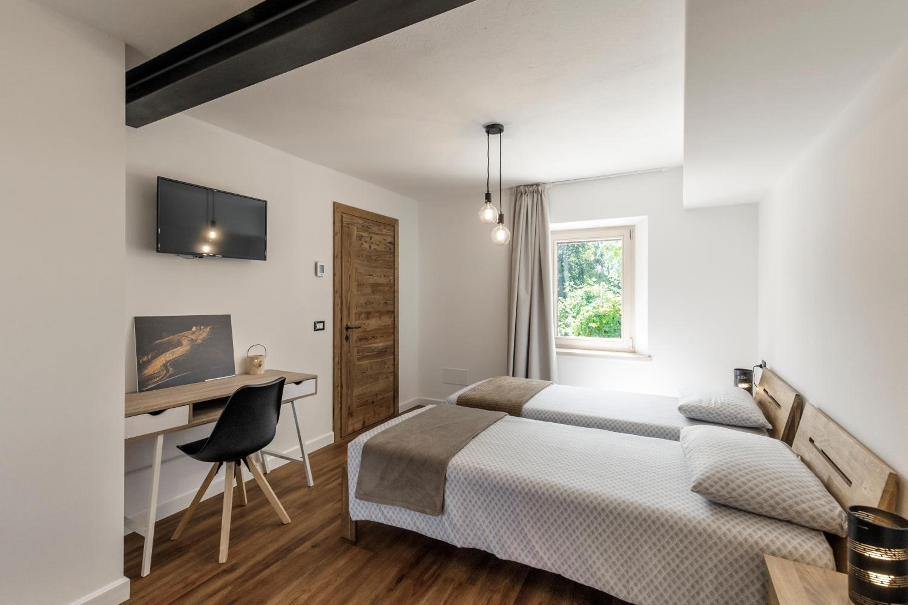 Casa21 - Private Holiday Home for Groups up to 12 with Jacuzzi
