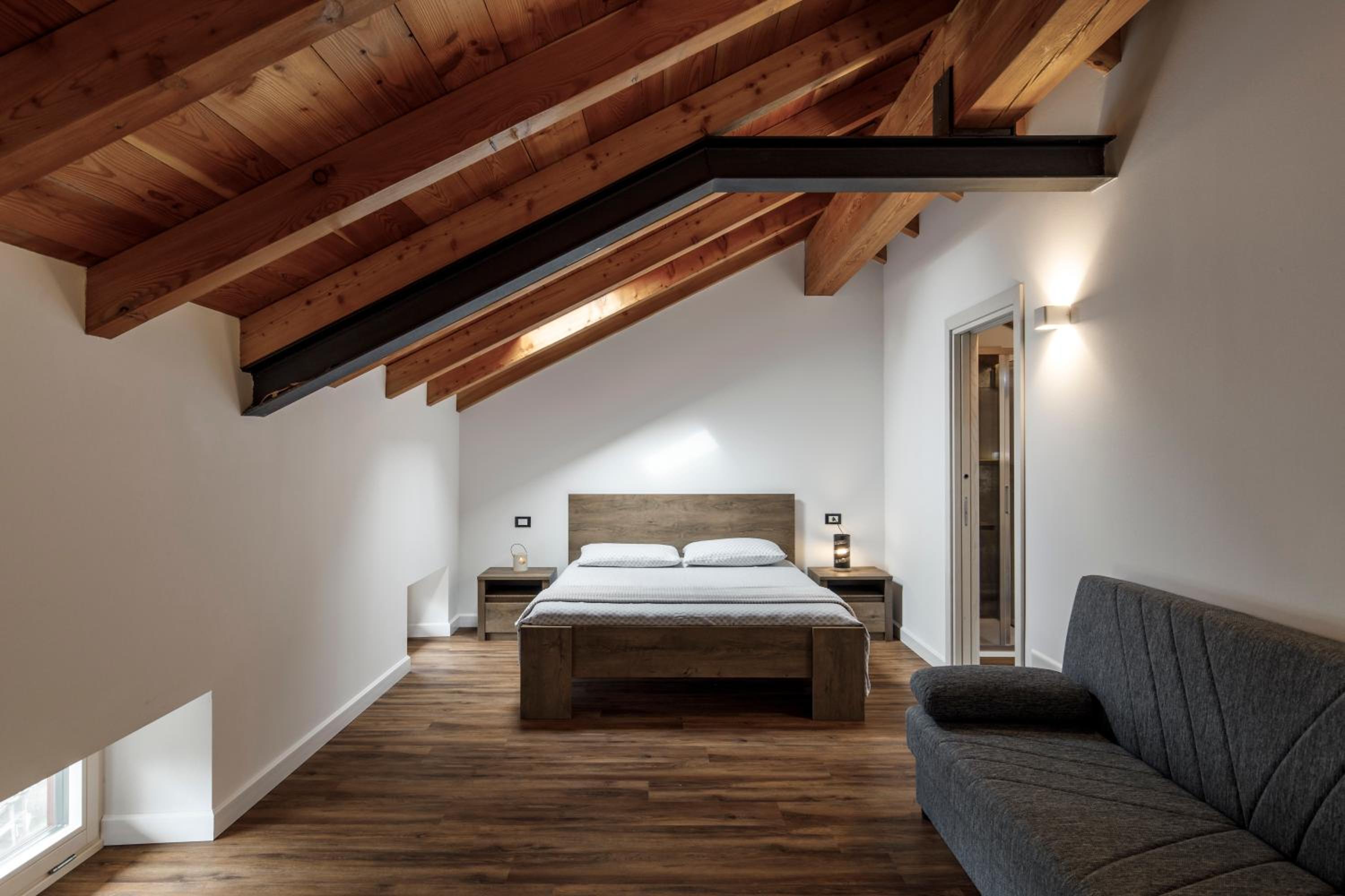 Casa21 - Private Holiday Home for Groups up to 12 with Jacuzzi
