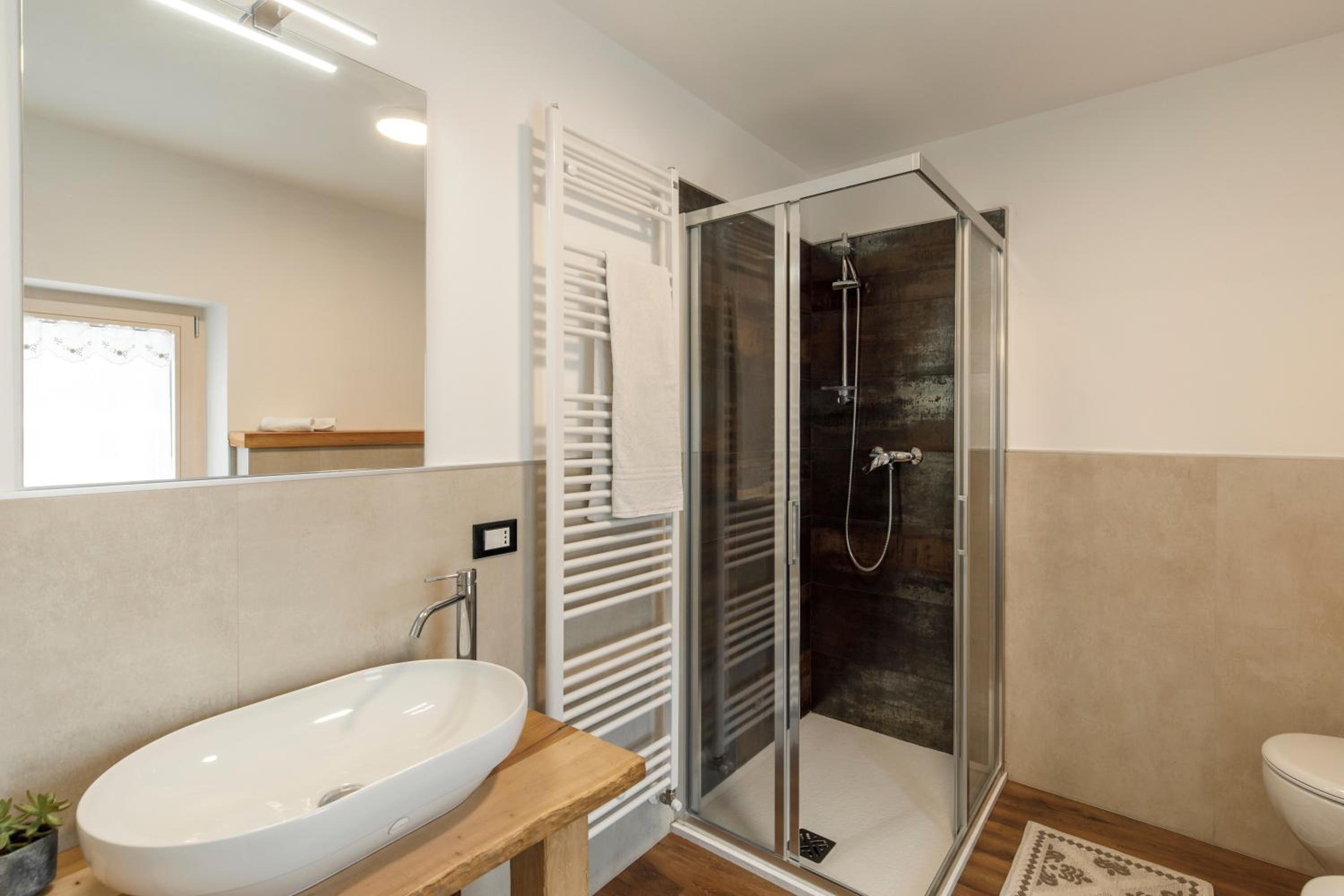 Casa21 - Private Holiday Home for Groups up to 12 with Jacuzzi