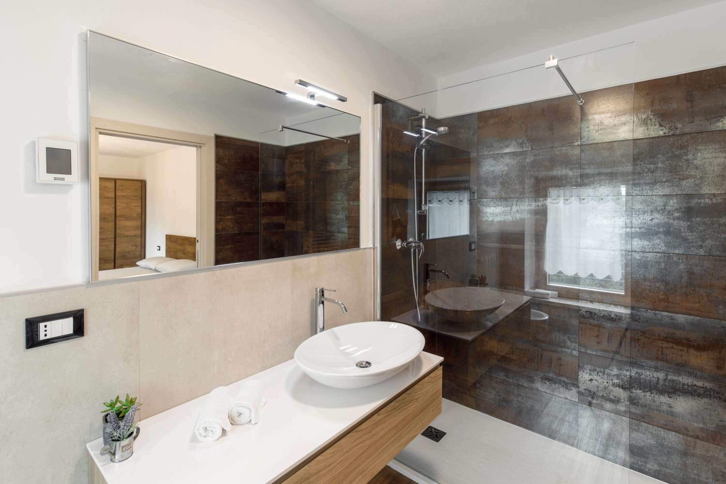 Casa21 - Private Holiday Home for Groups up to 12 with Jacuzzi