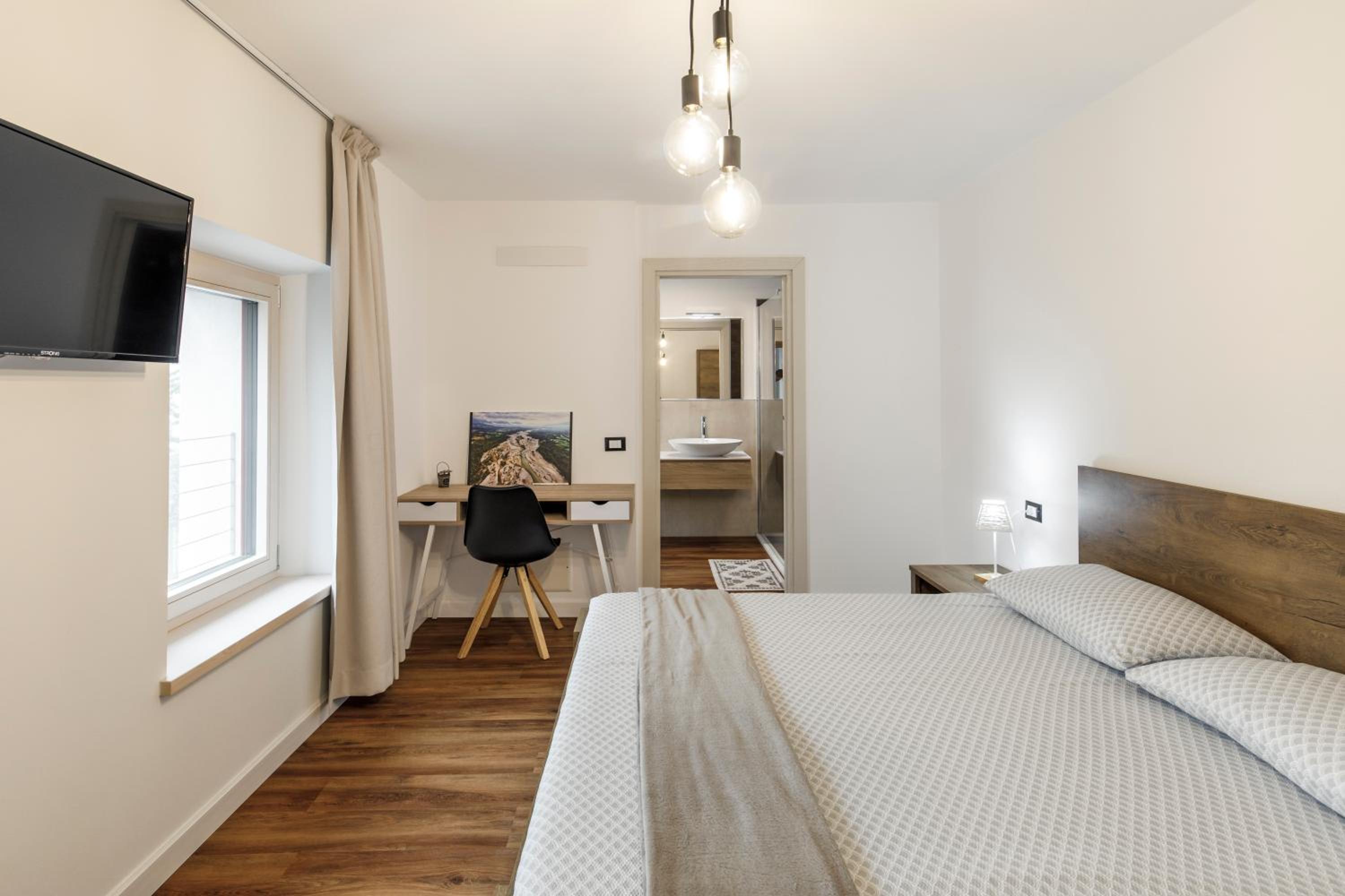 Casa21 - Private Holiday Home for Groups up to 12 with Jacuzzi