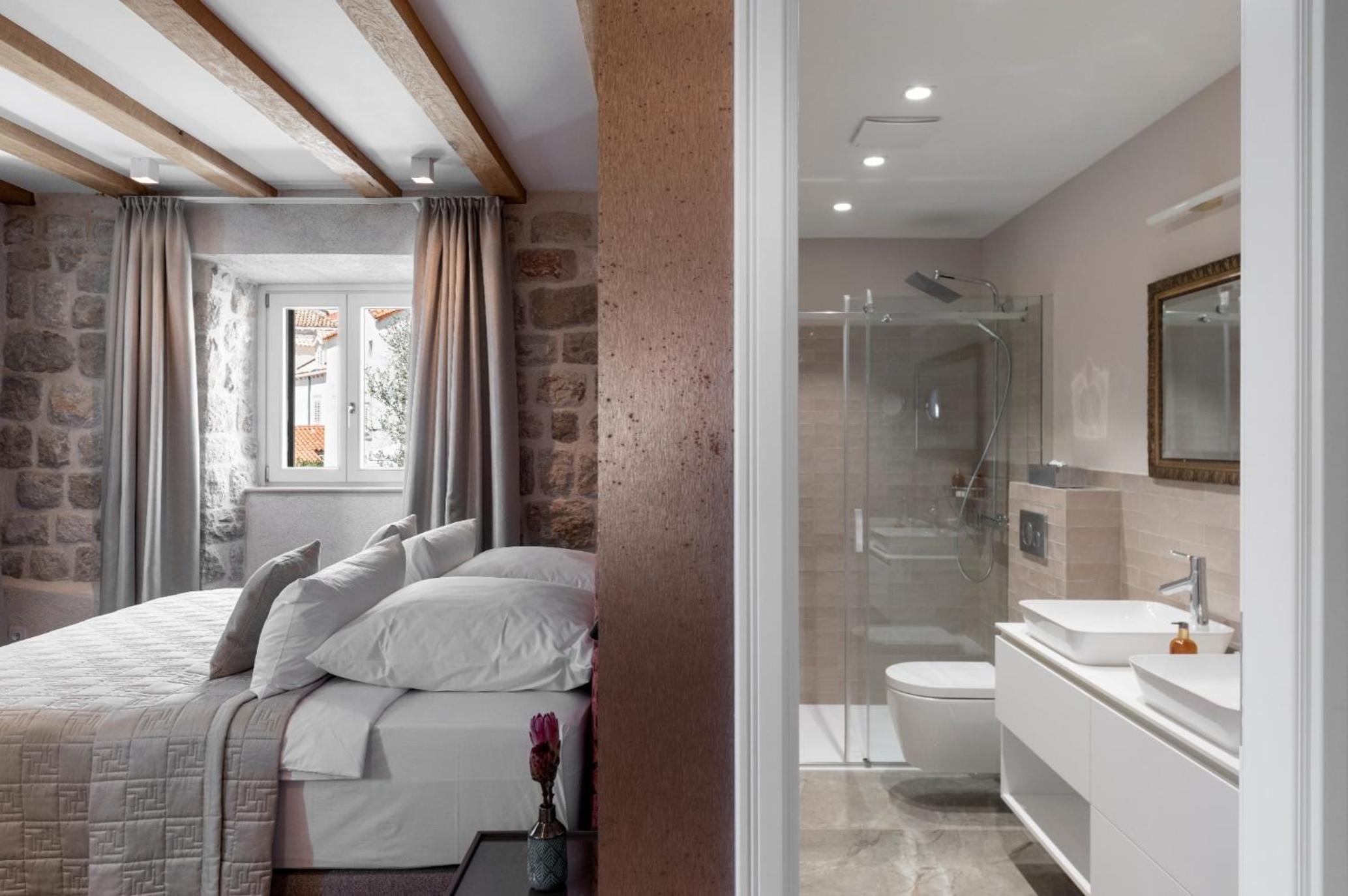 Sea Rocks Residence