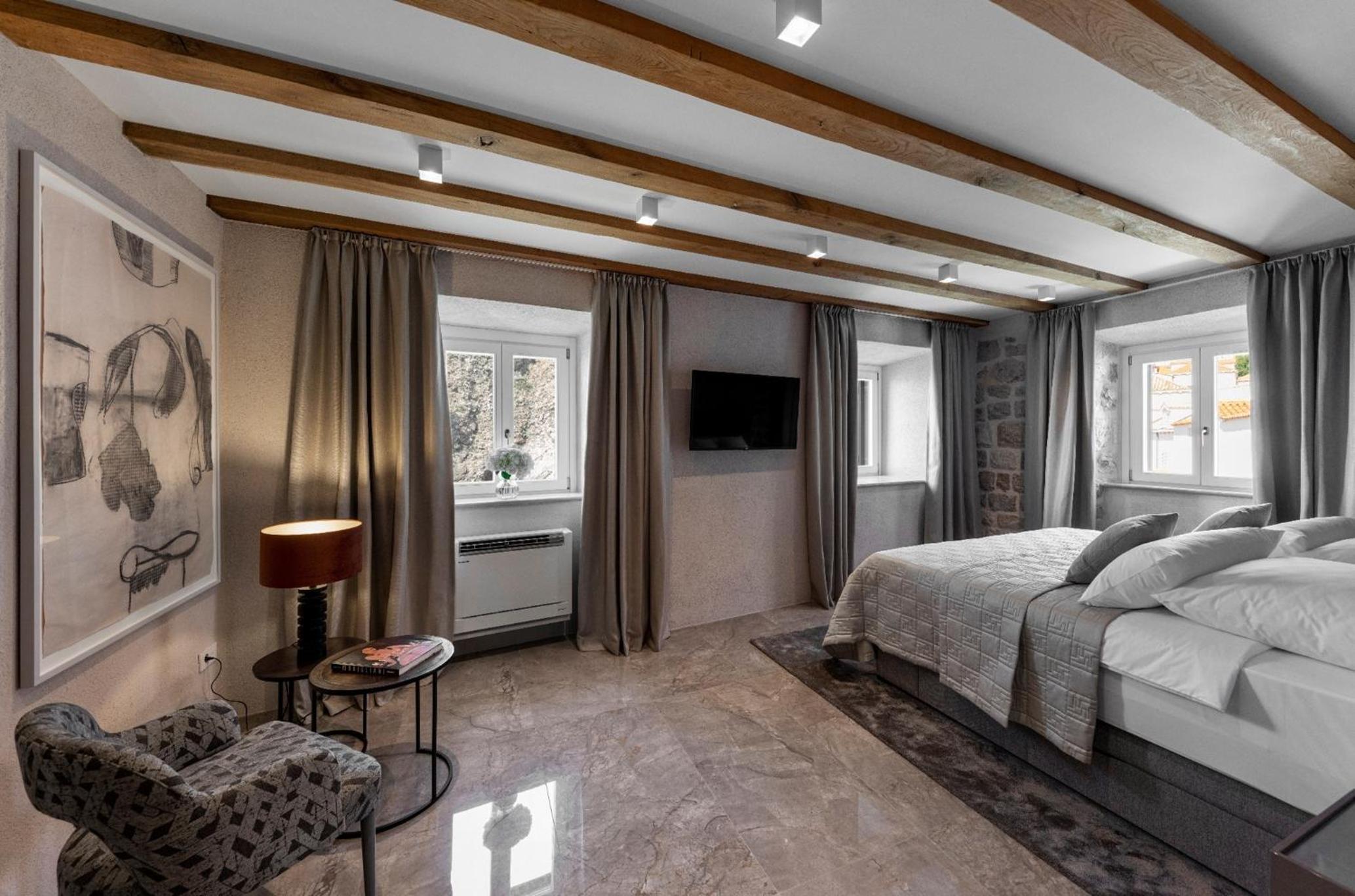 Sea Rocks Residence