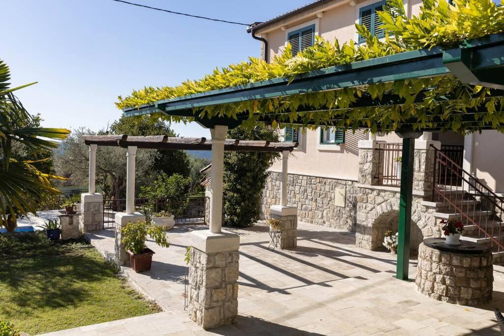 Villa Ella