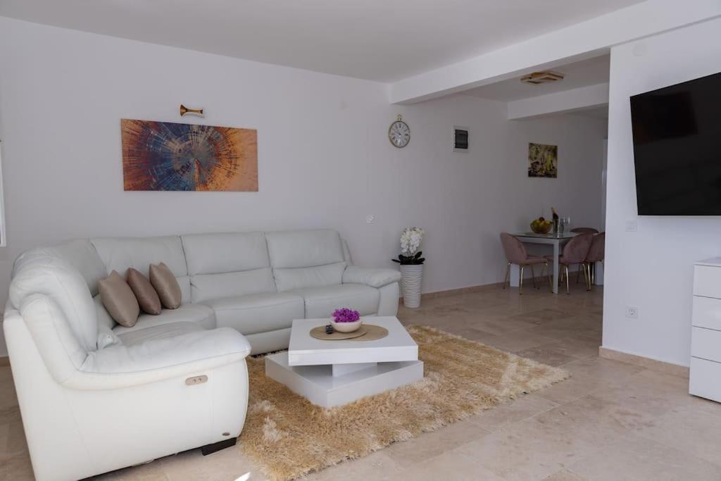 Villa Ella