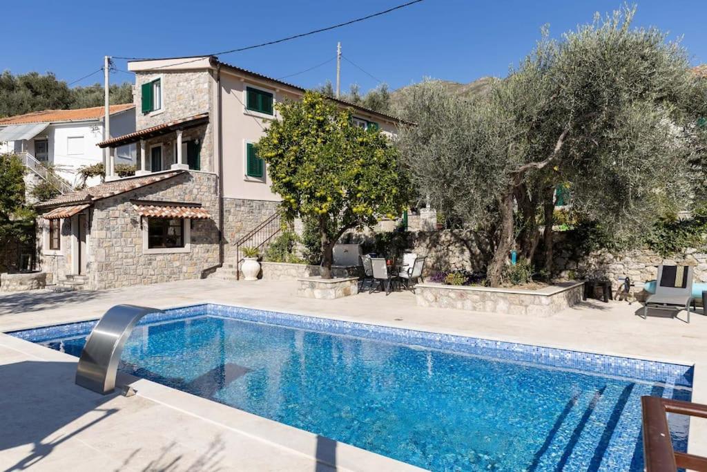 Villa Ella